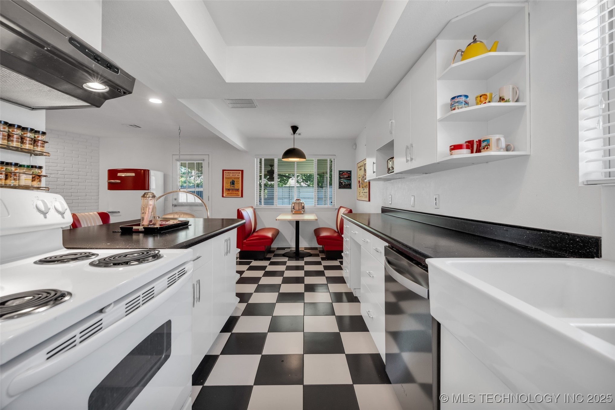 2601 W Hartford Street