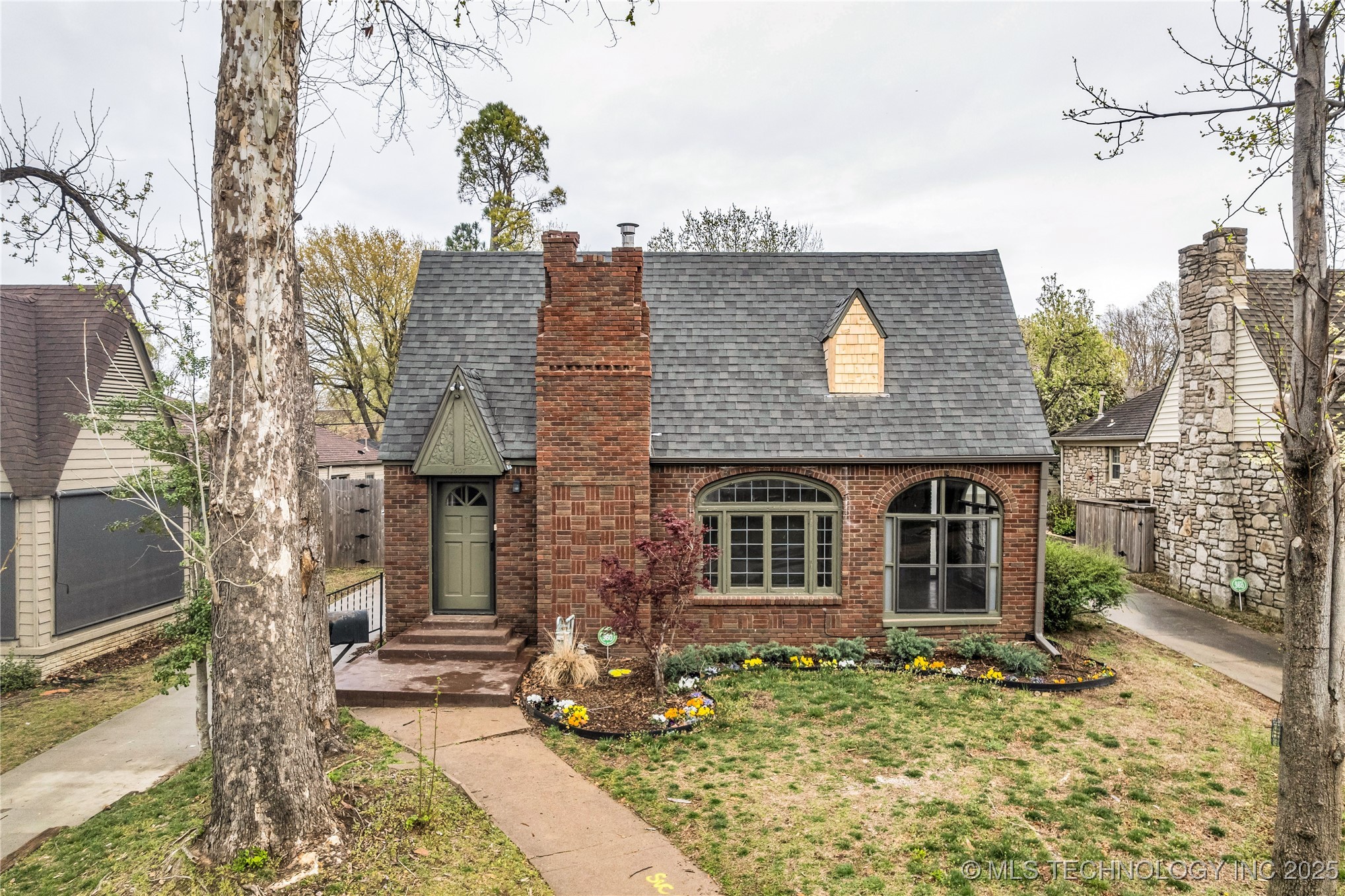 1607 S Delaware Place