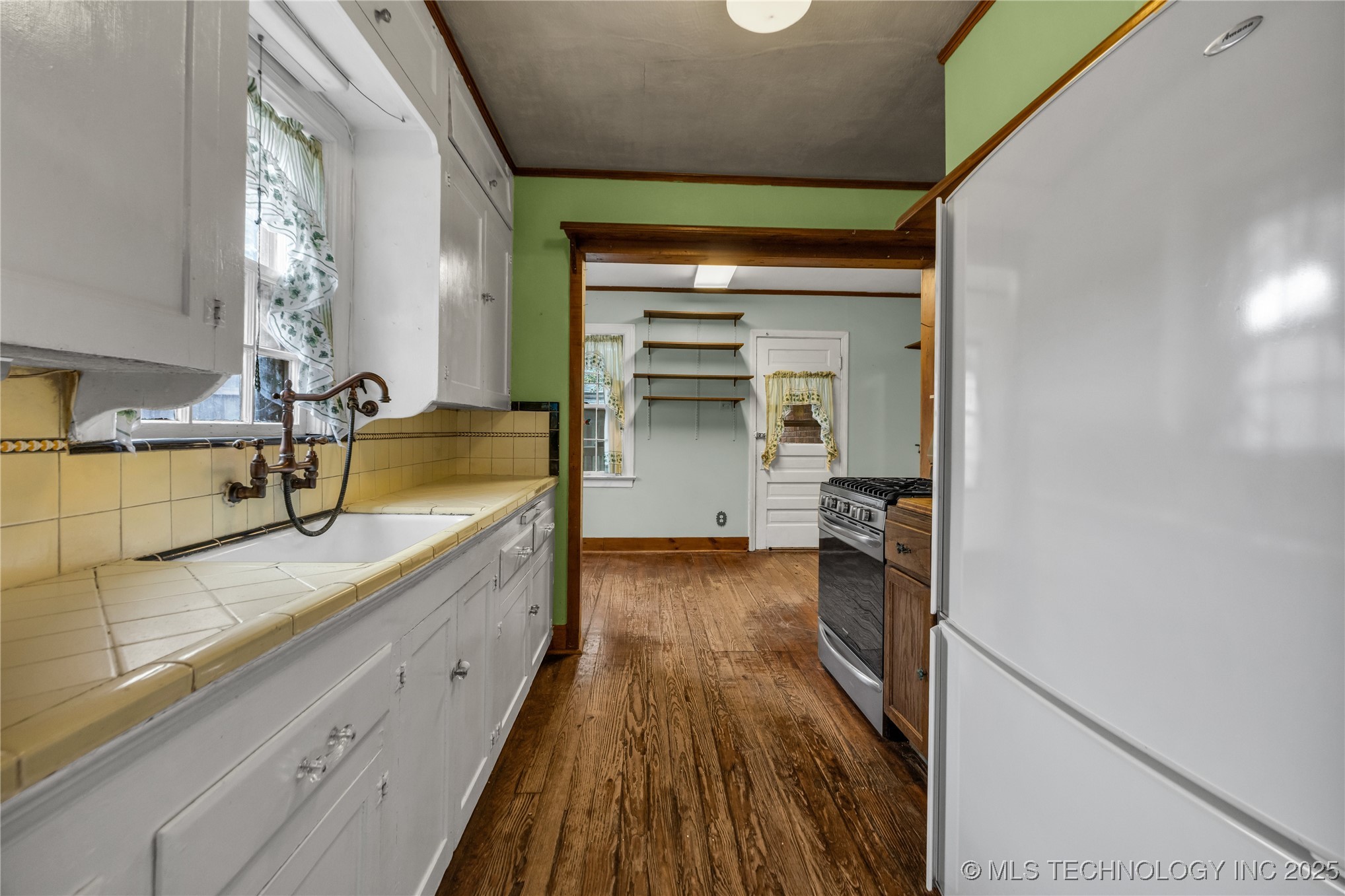 1607 S Delaware Place