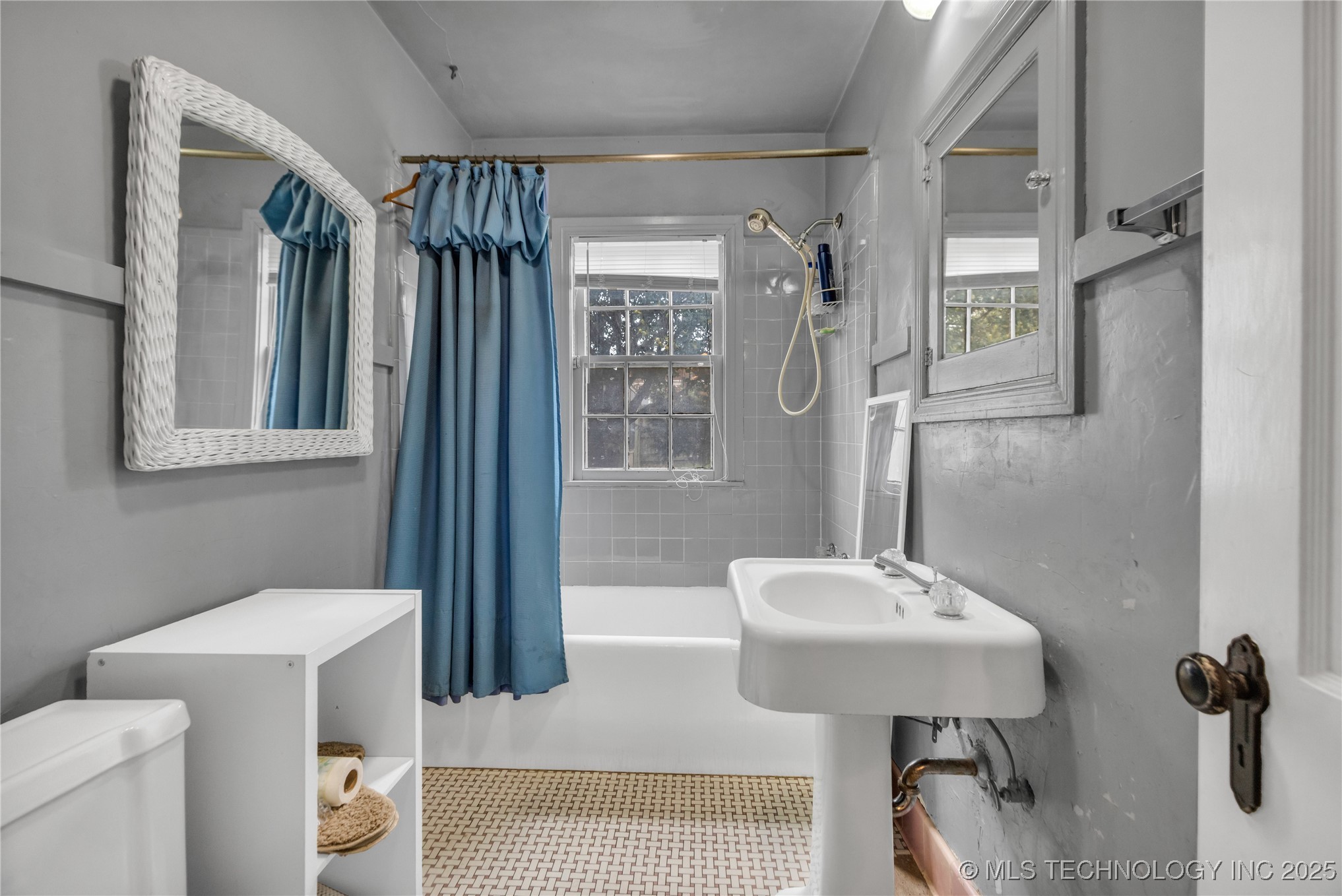 1607 S Delaware Place