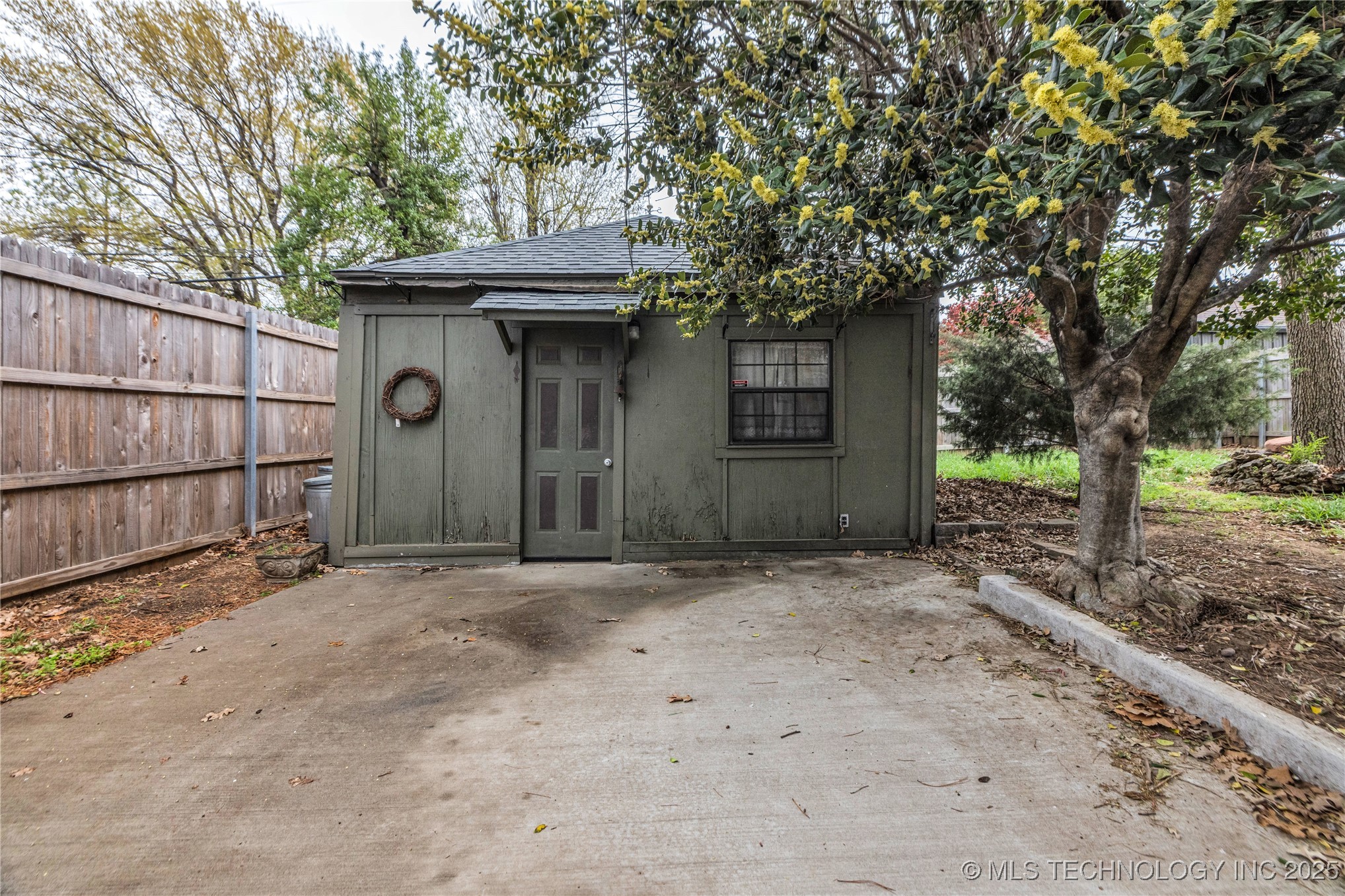 1607 S Delaware Place