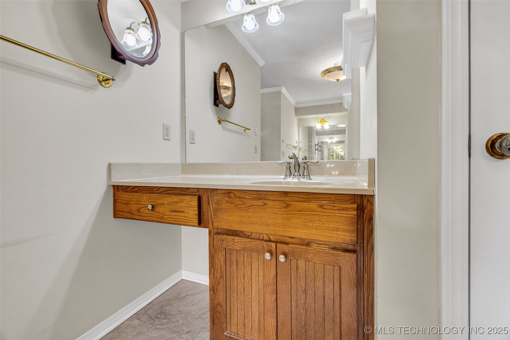 2205 W Vicksburg Street