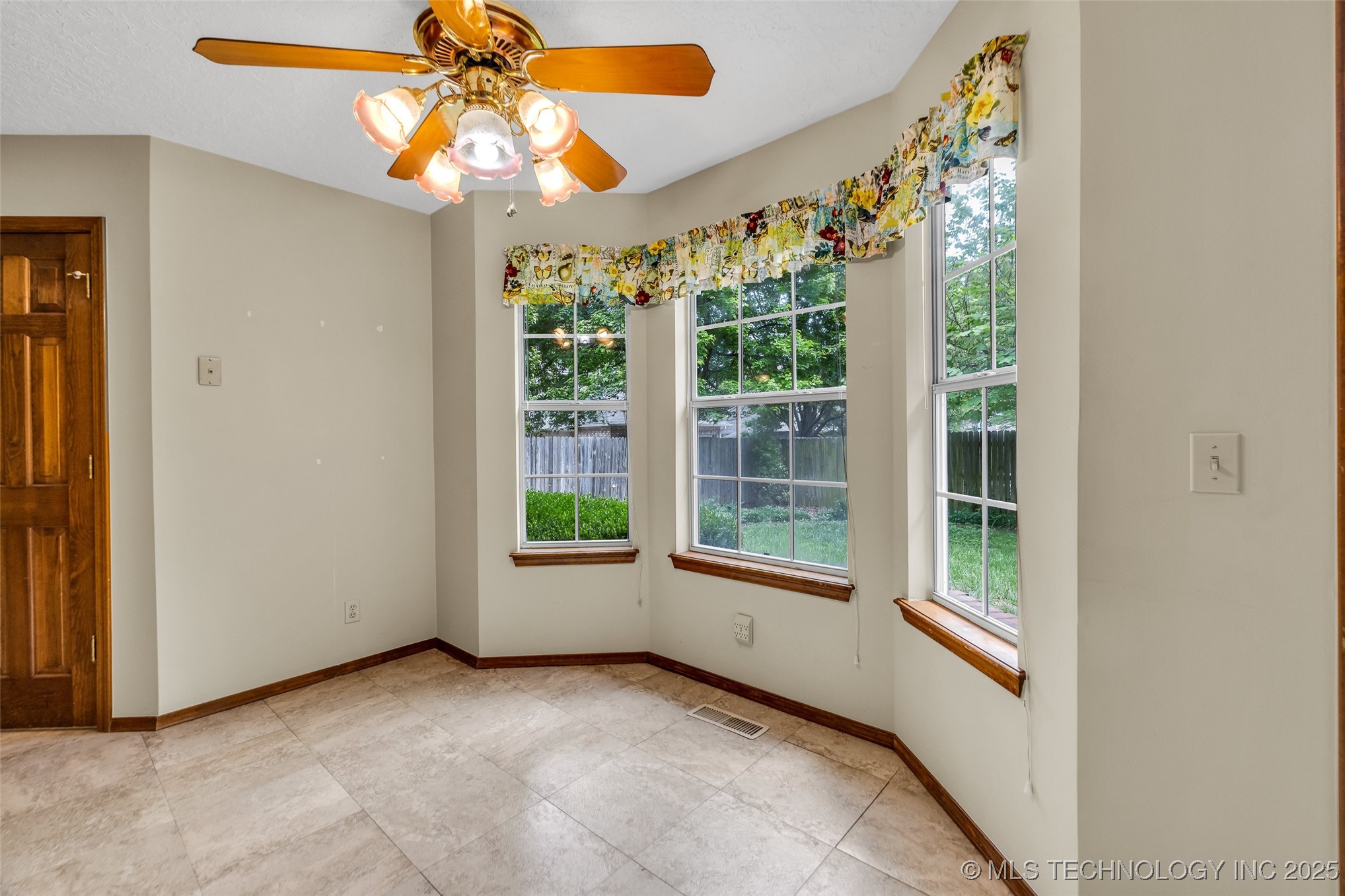 2205 W Vicksburg Street