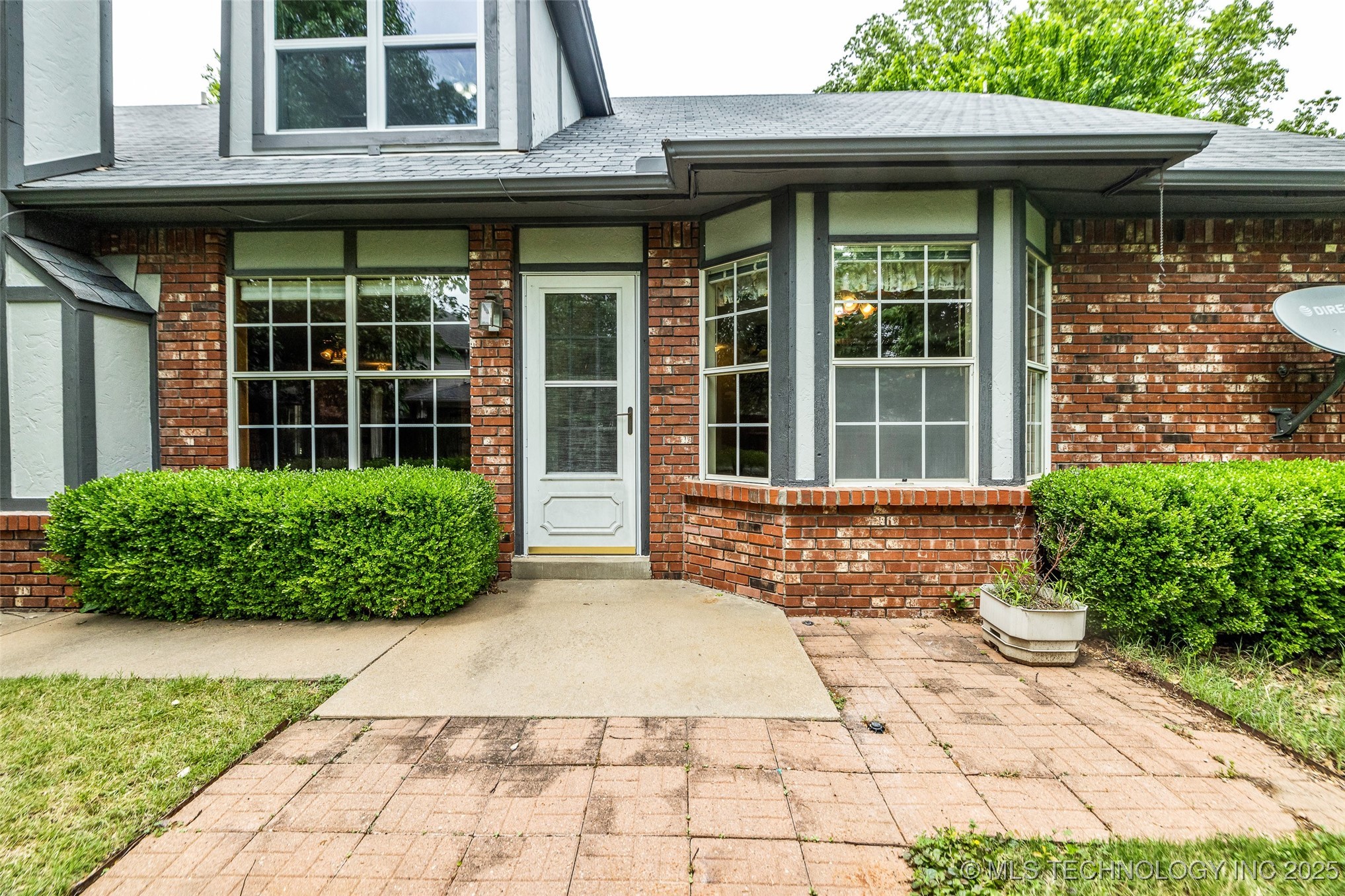 2205 W Vicksburg Street