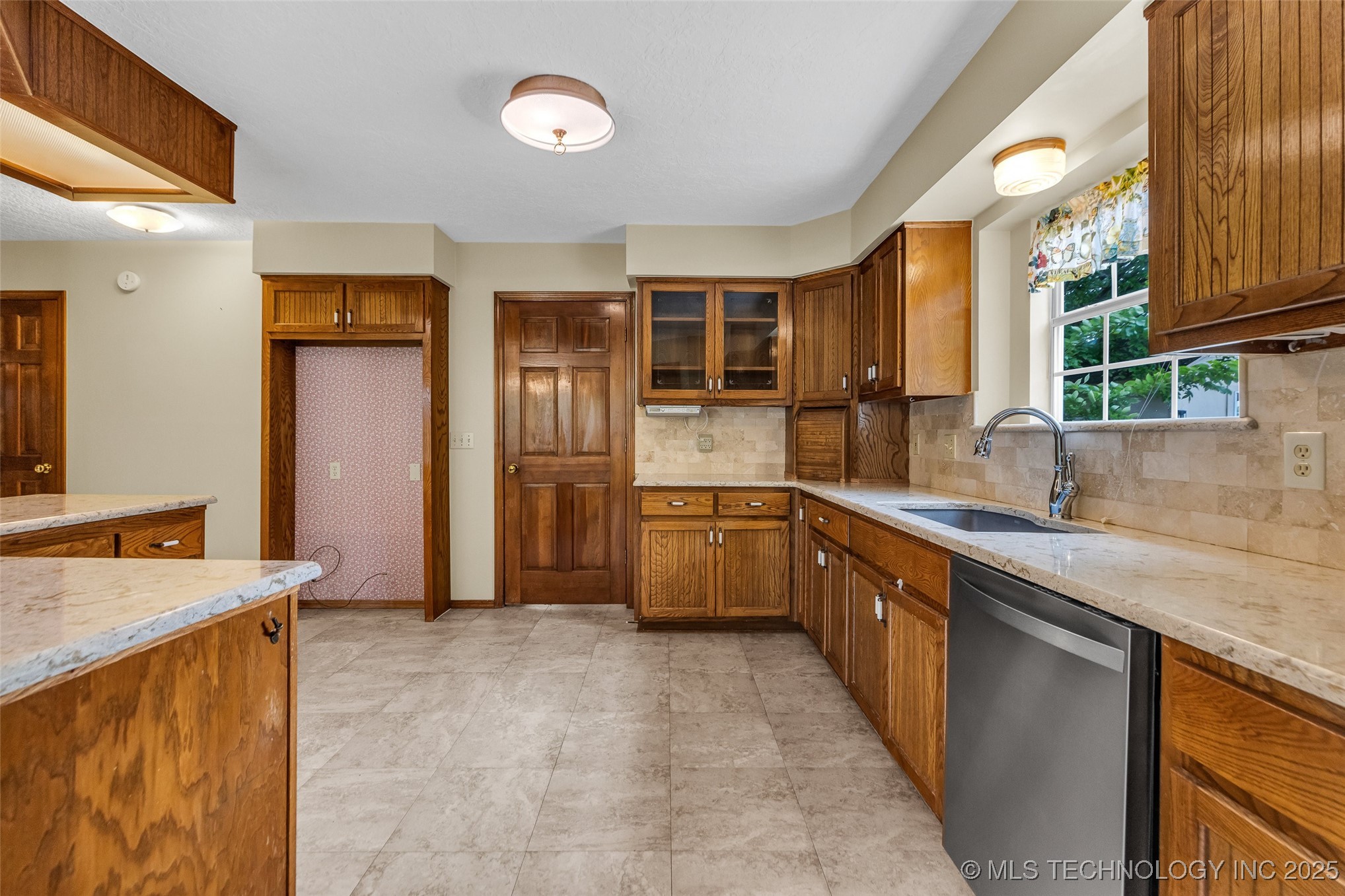 2205 W Vicksburg Street