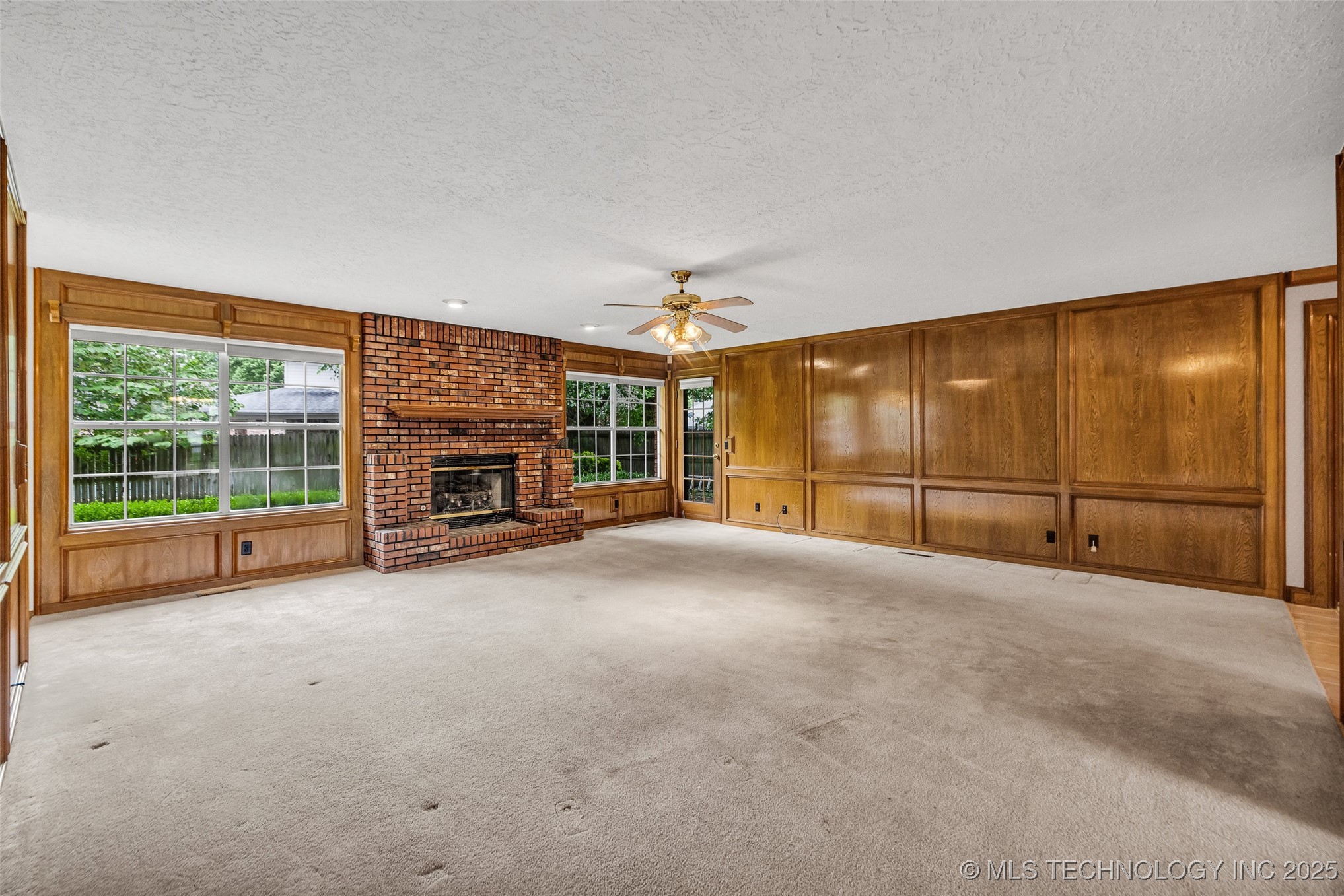 2205 W Vicksburg Street