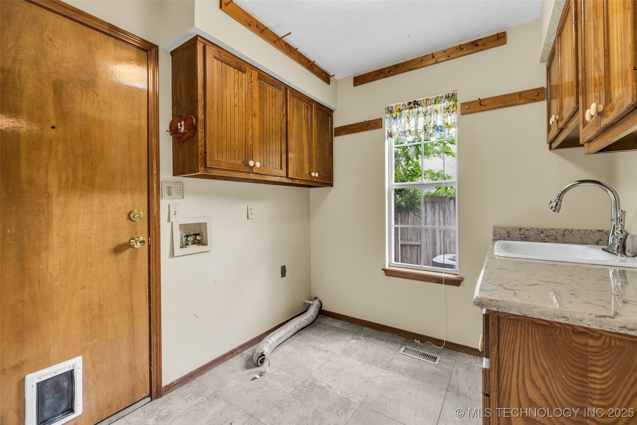 2205 W Vicksburg Street