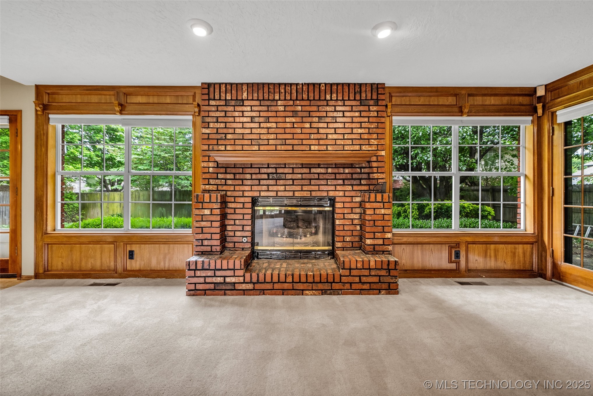 2205 W Vicksburg Street