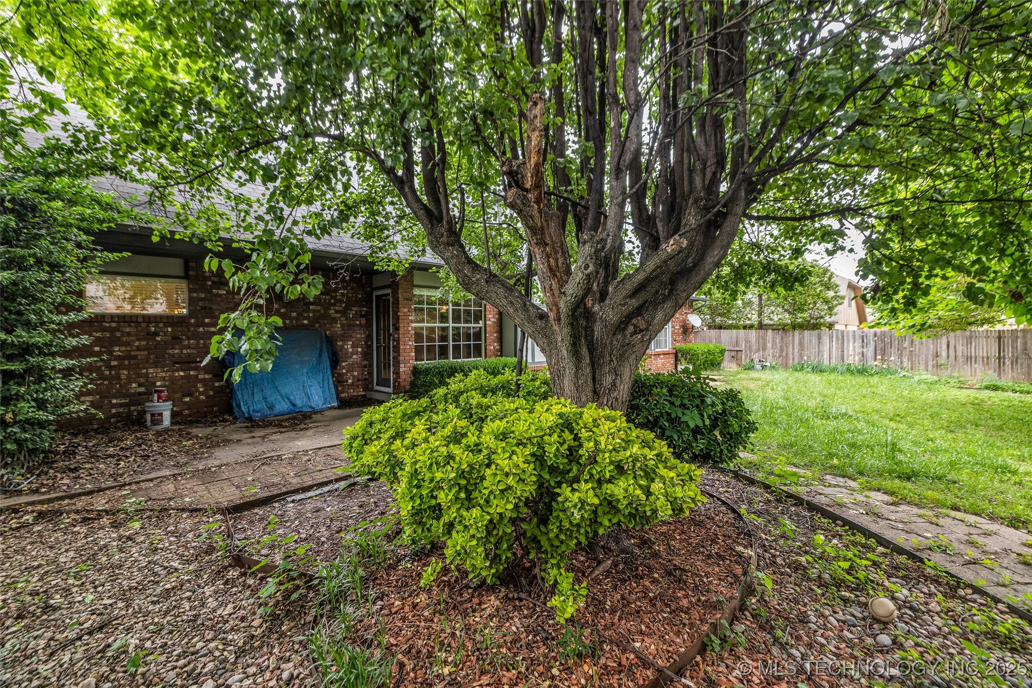 2205 W Vicksburg Street