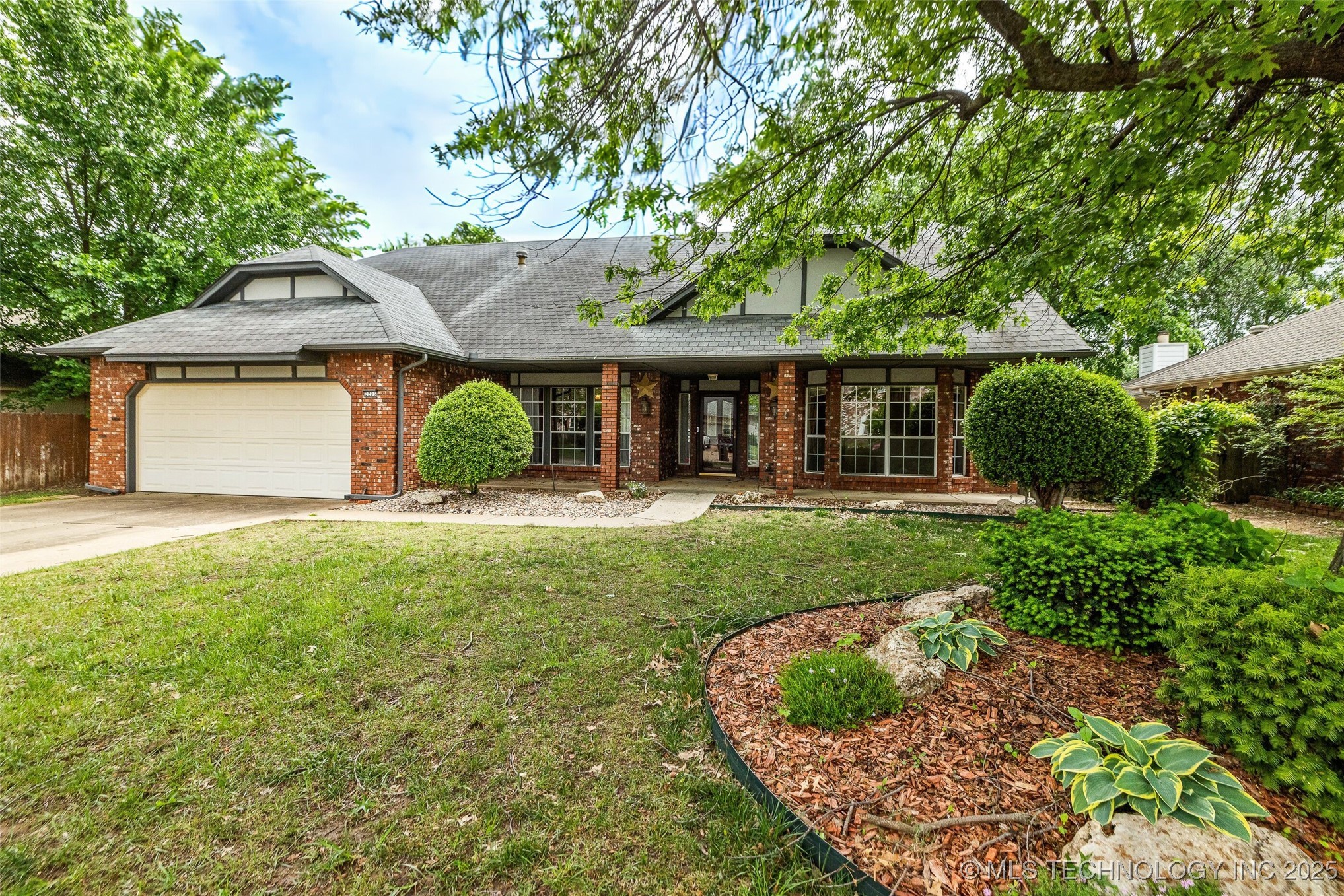 2205 W Vicksburg Street