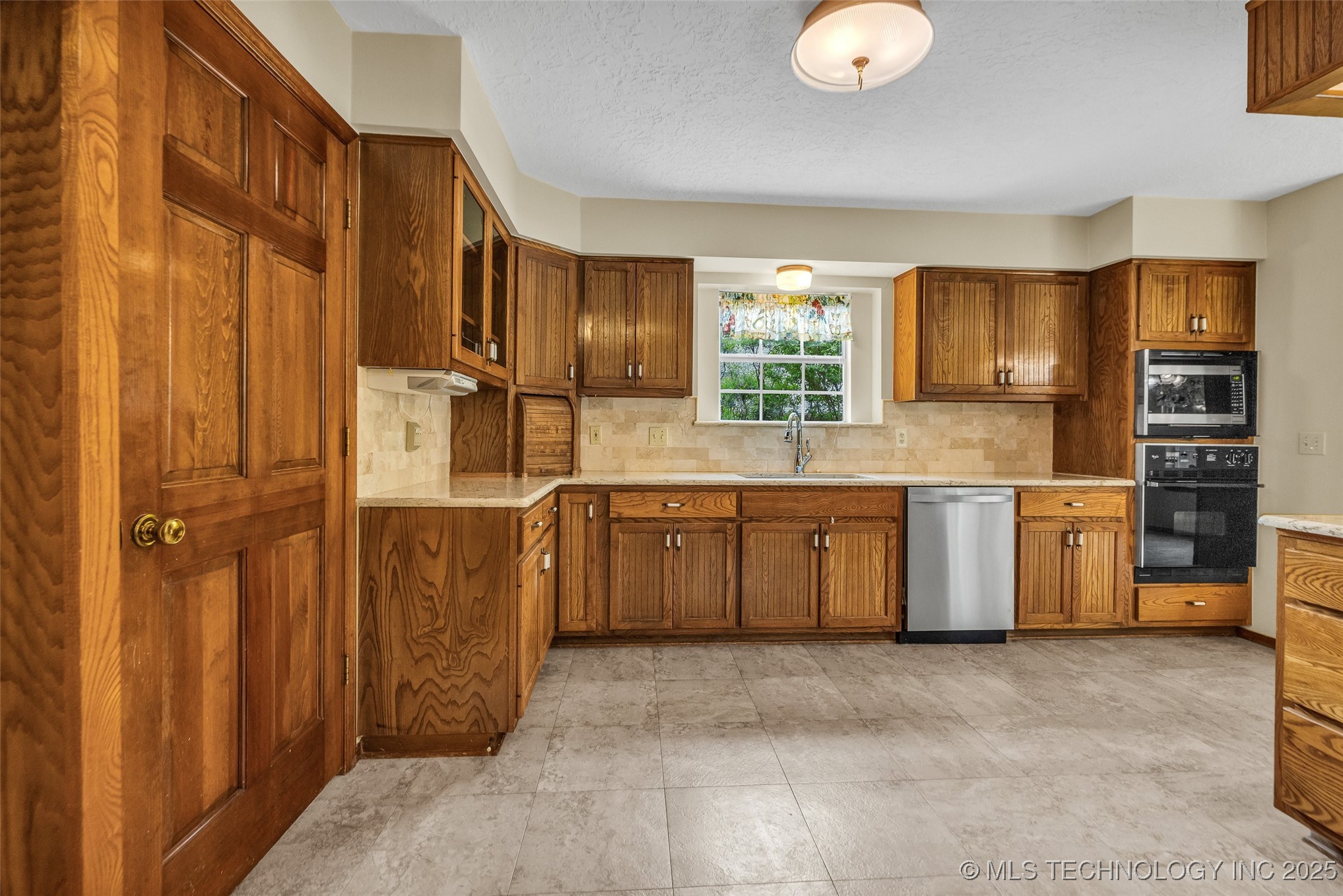 2205 W Vicksburg Street