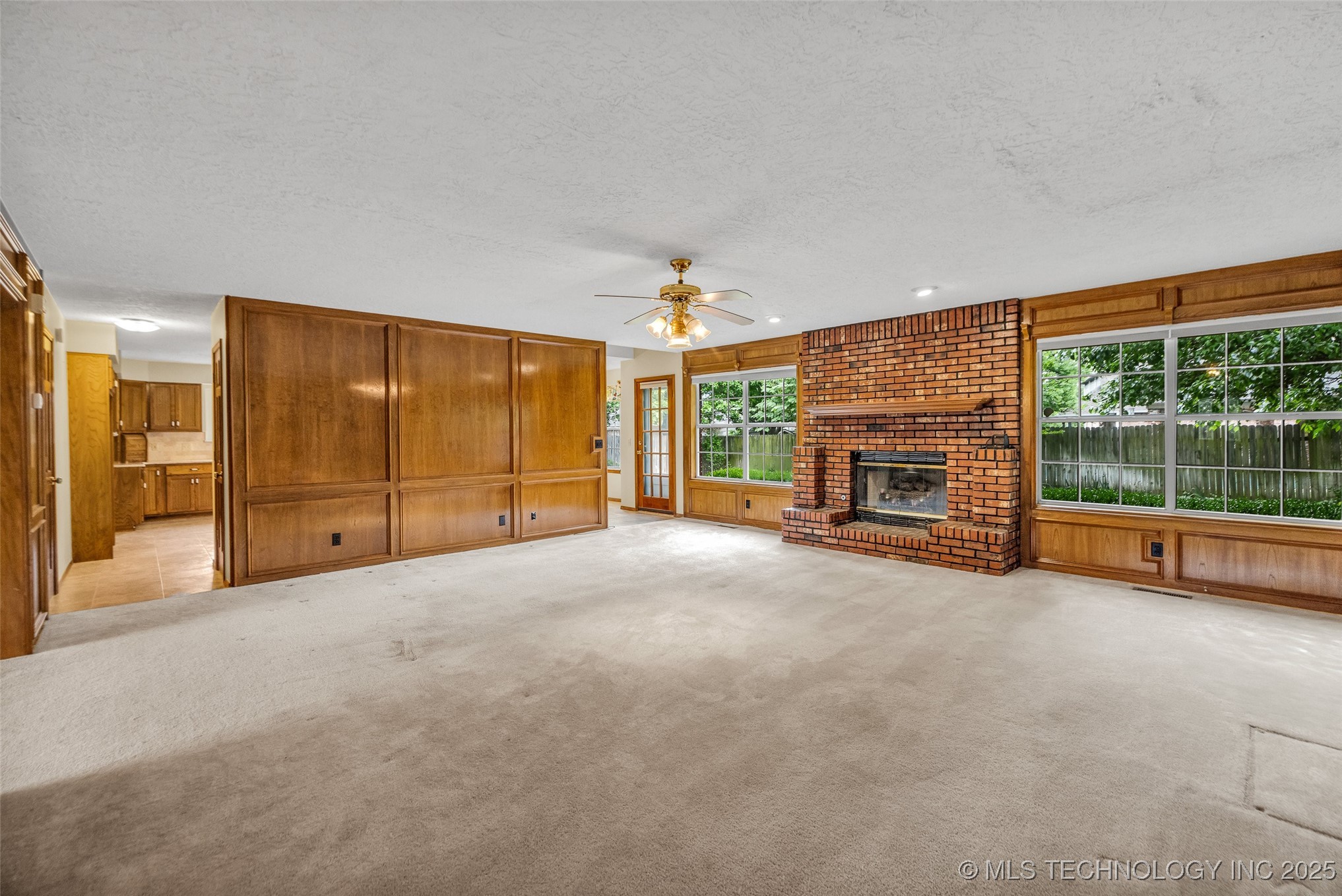 2205 W Vicksburg Street