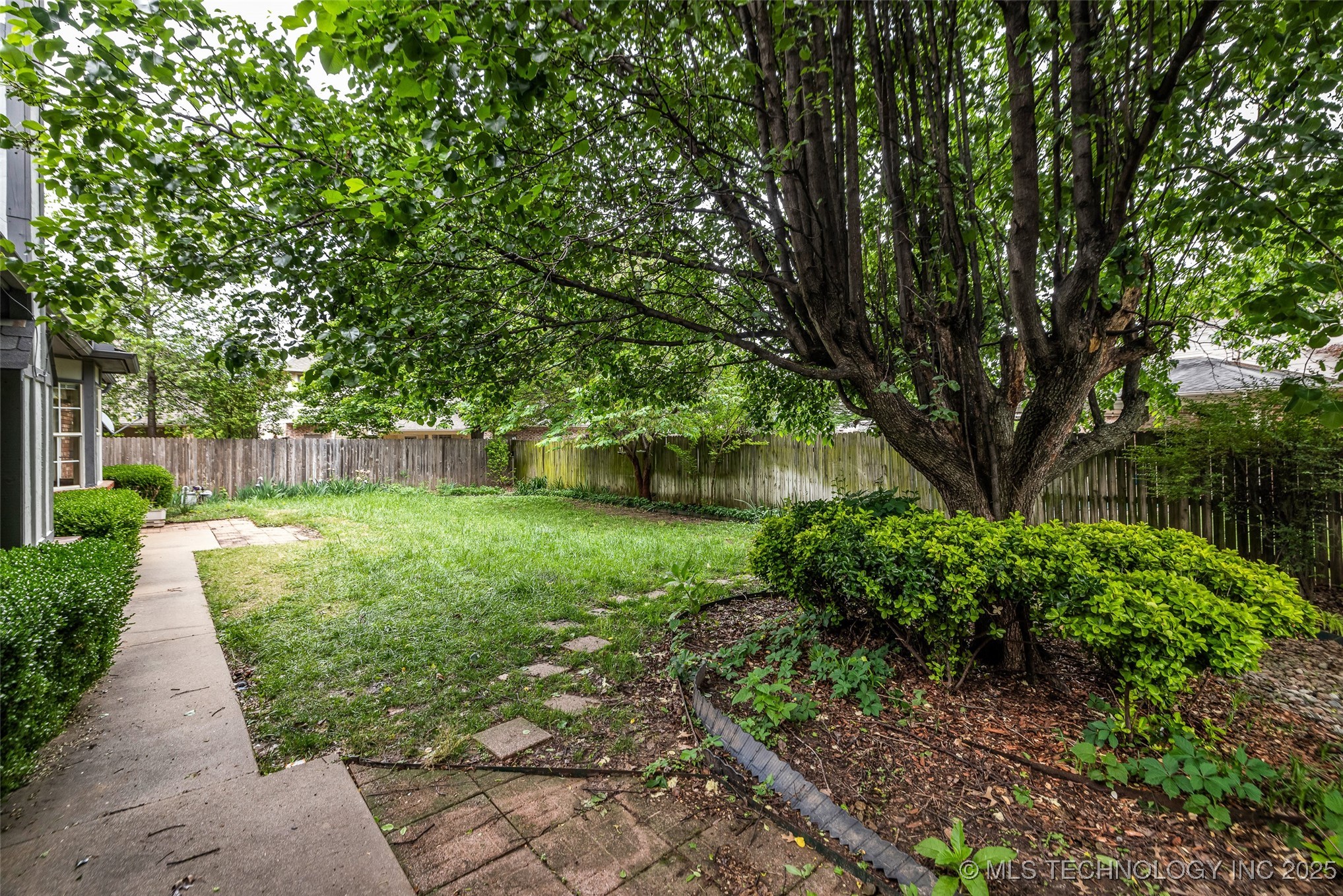 2205 W Vicksburg Street