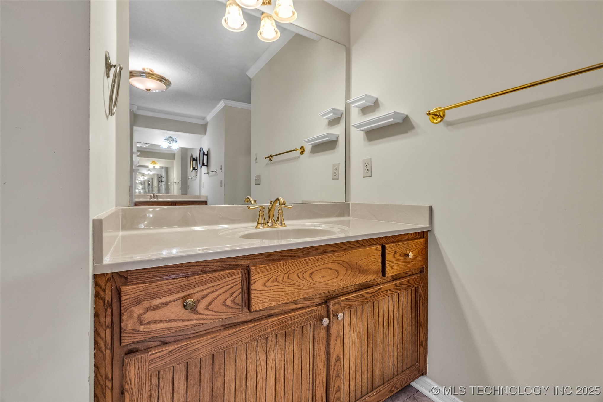 2205 W Vicksburg Street