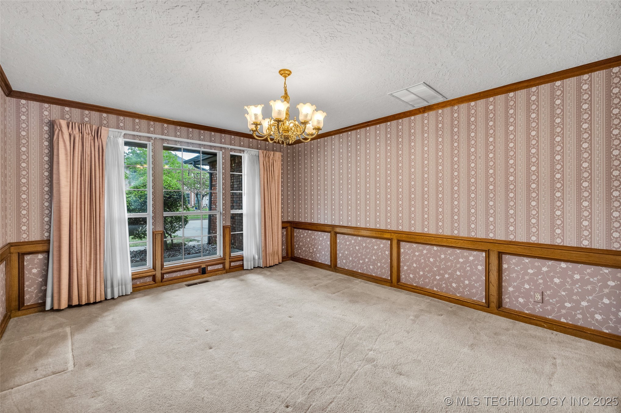 2205 W Vicksburg Street