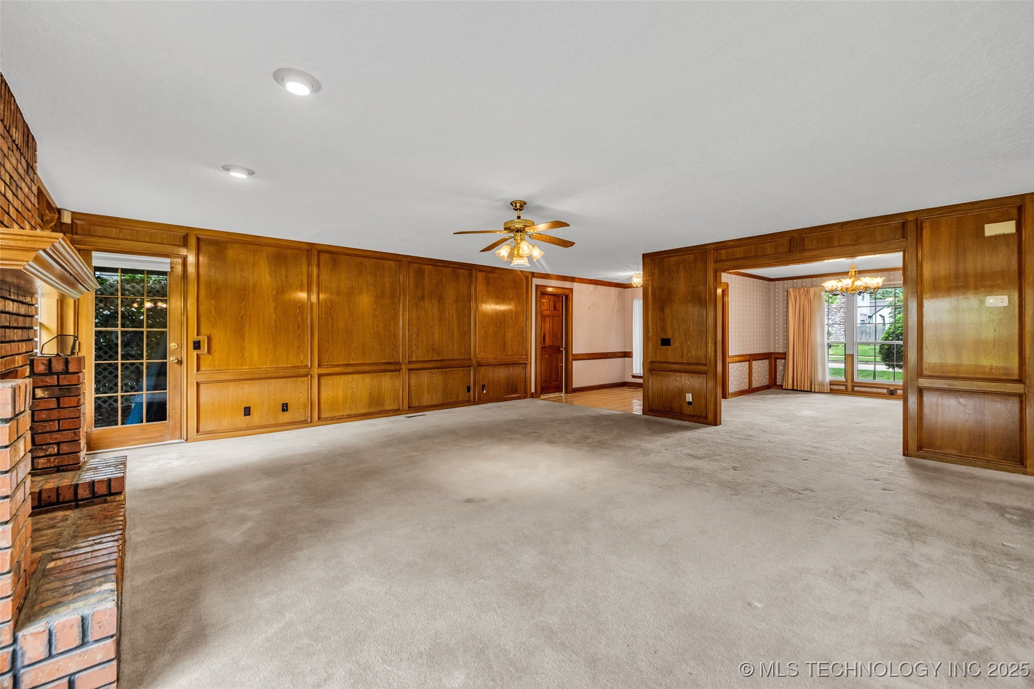 2205 W Vicksburg Street