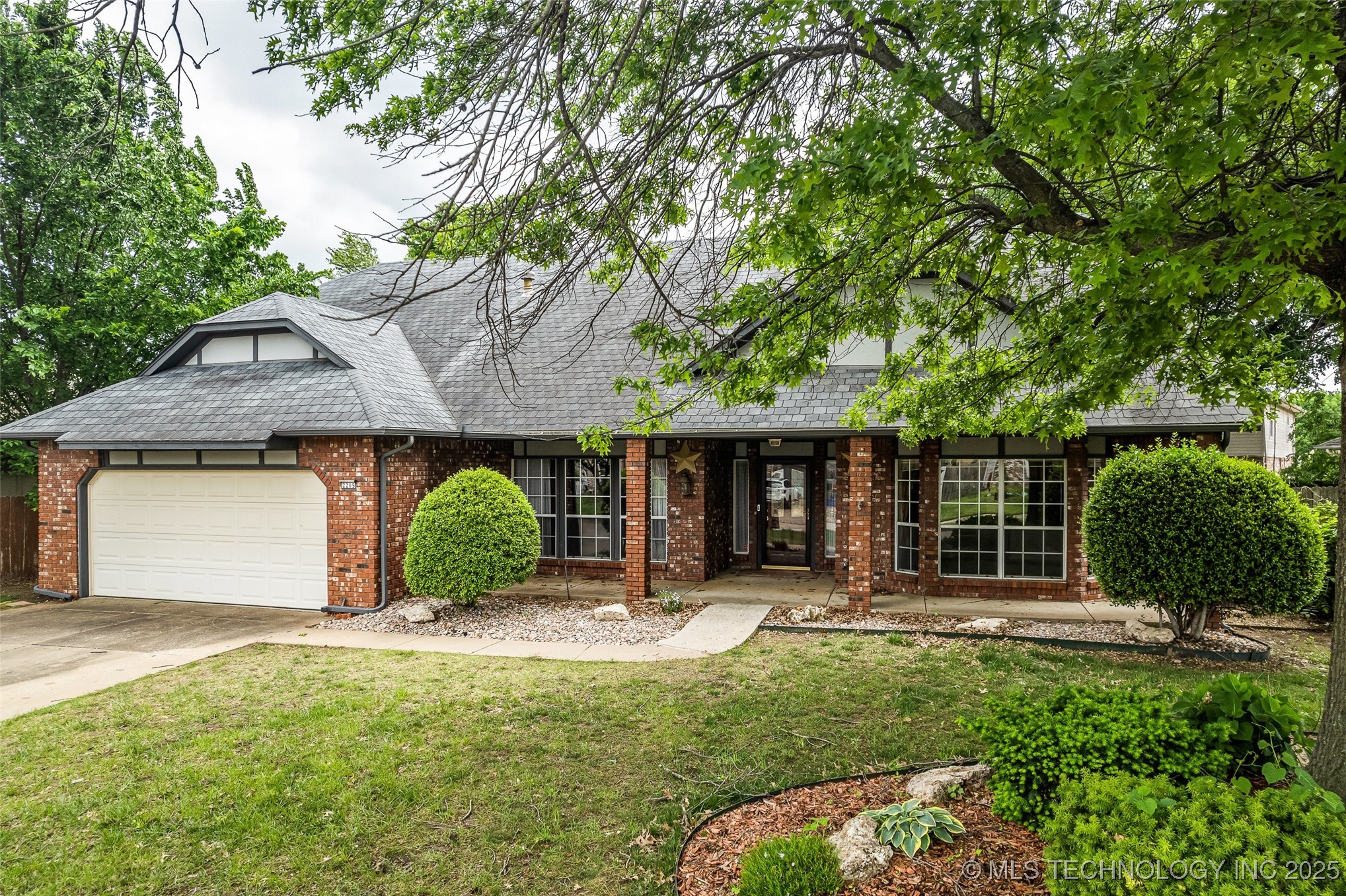 2205 W Vicksburg Street