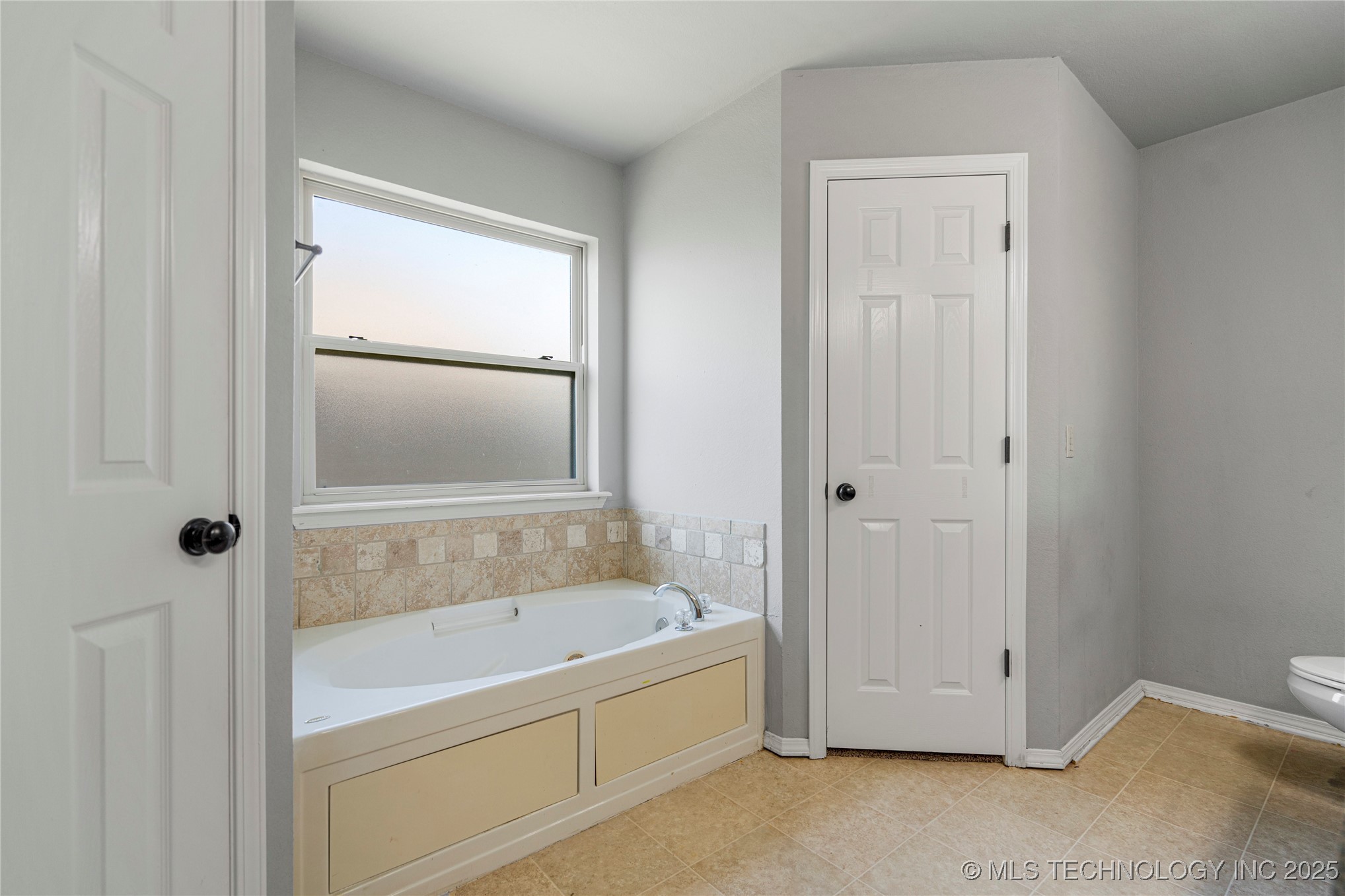 15605 S College Avenue