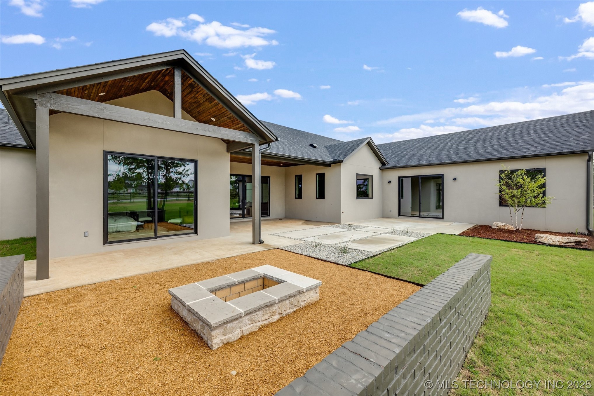 17644 E White Tail Cove