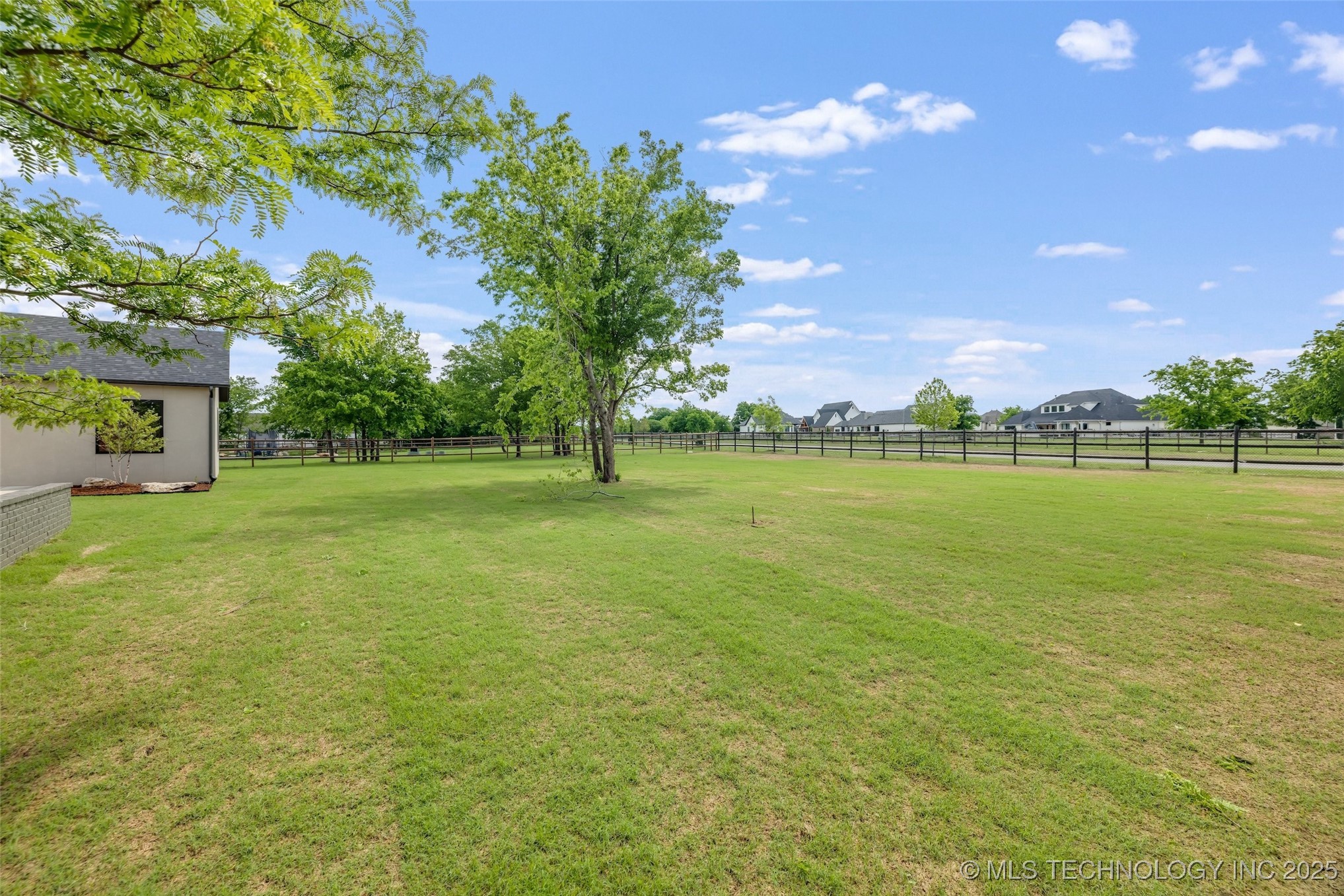 17644 E White Tail Cove