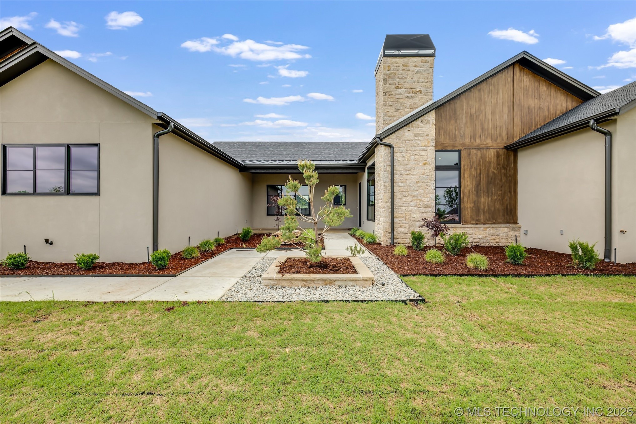 17644 E White Tail Cove