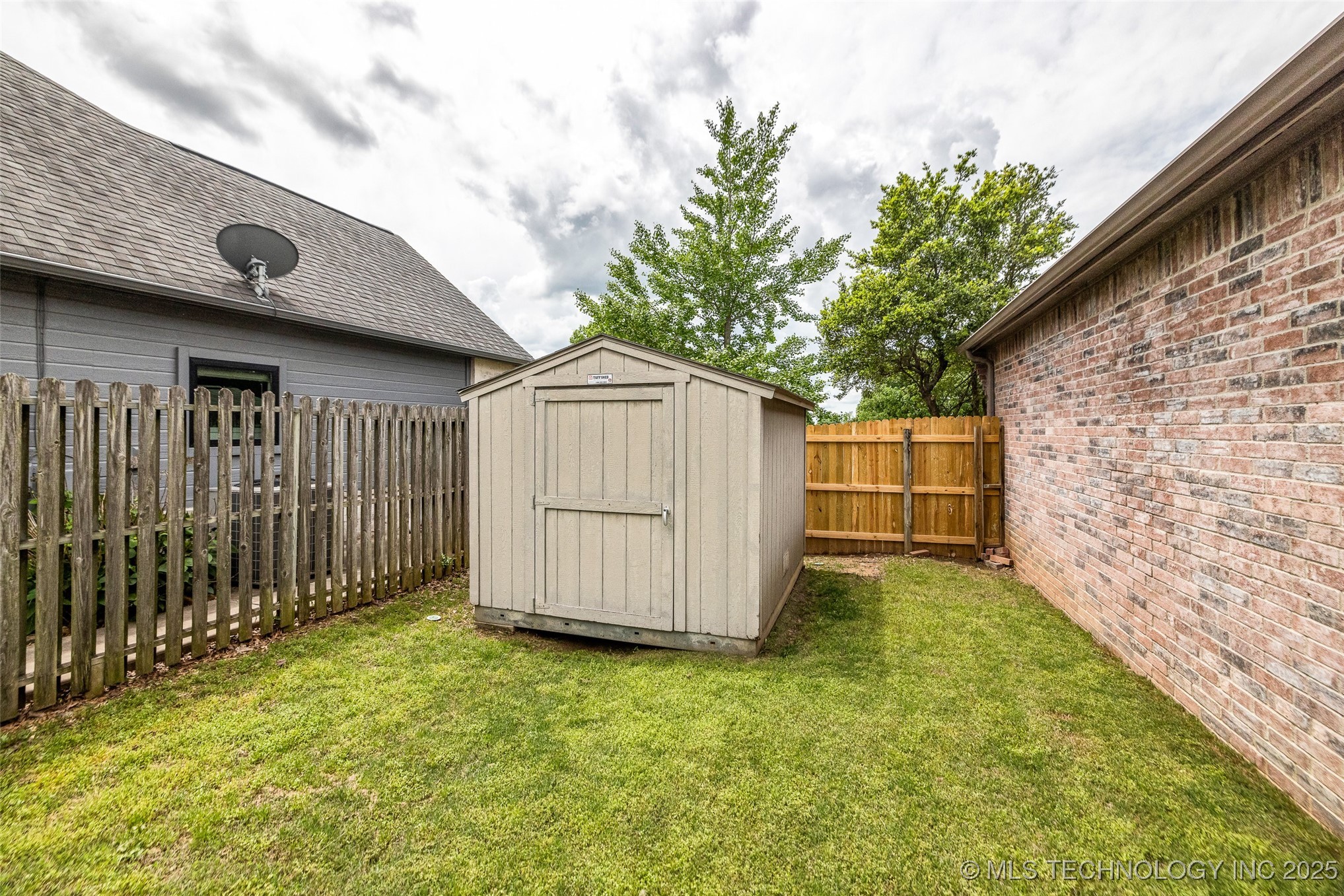 11521 S Locust Avenue