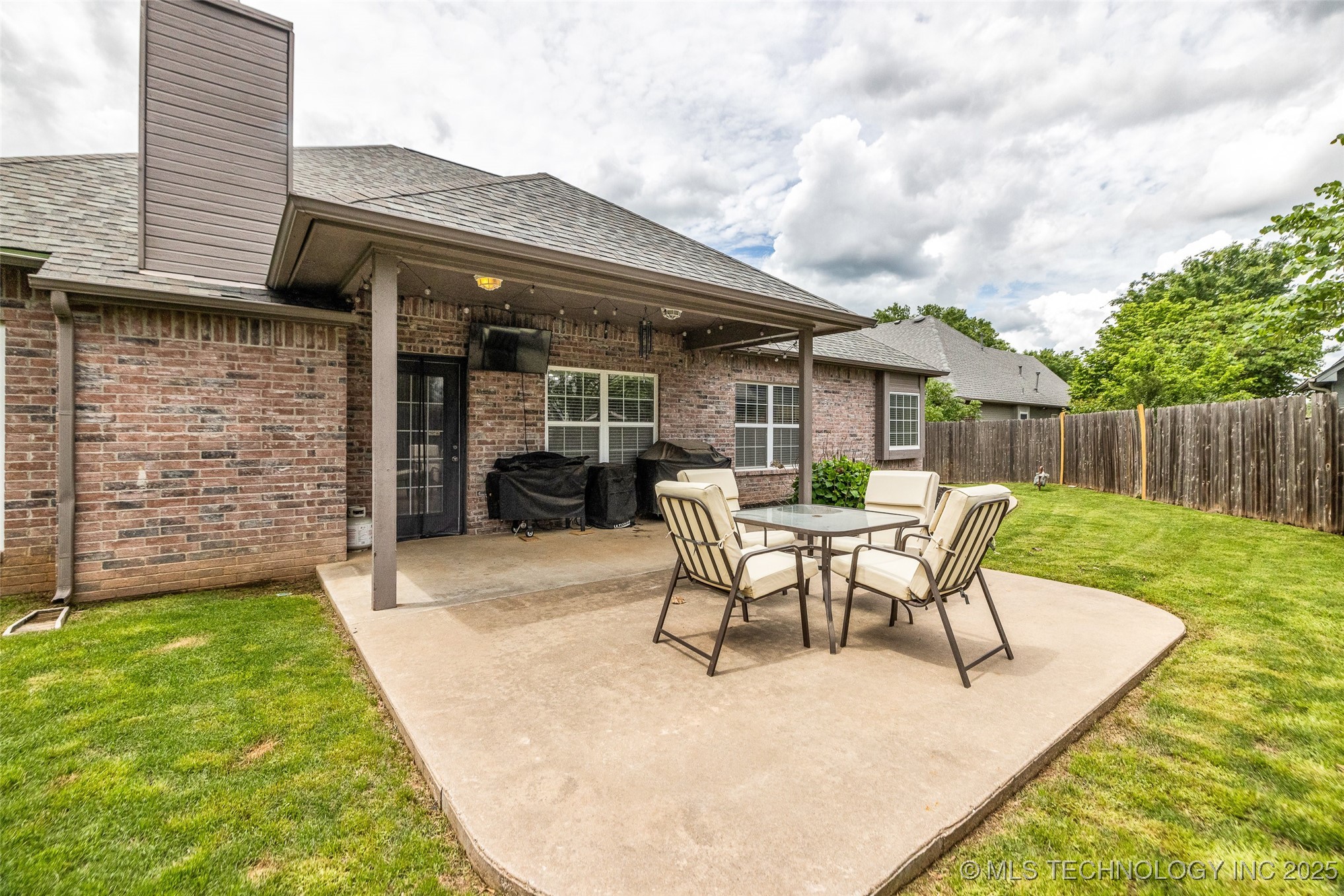 11521 S Locust Avenue