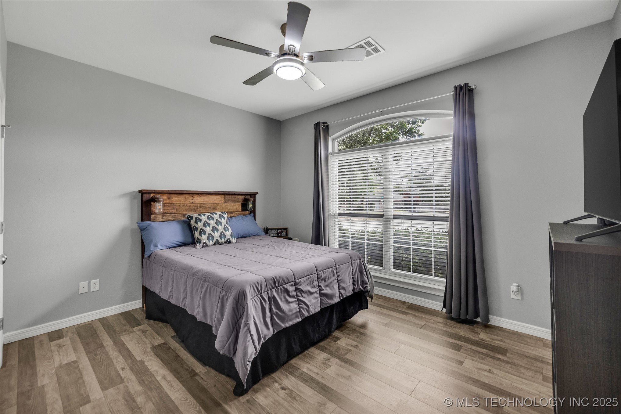 11521 S Locust Avenue