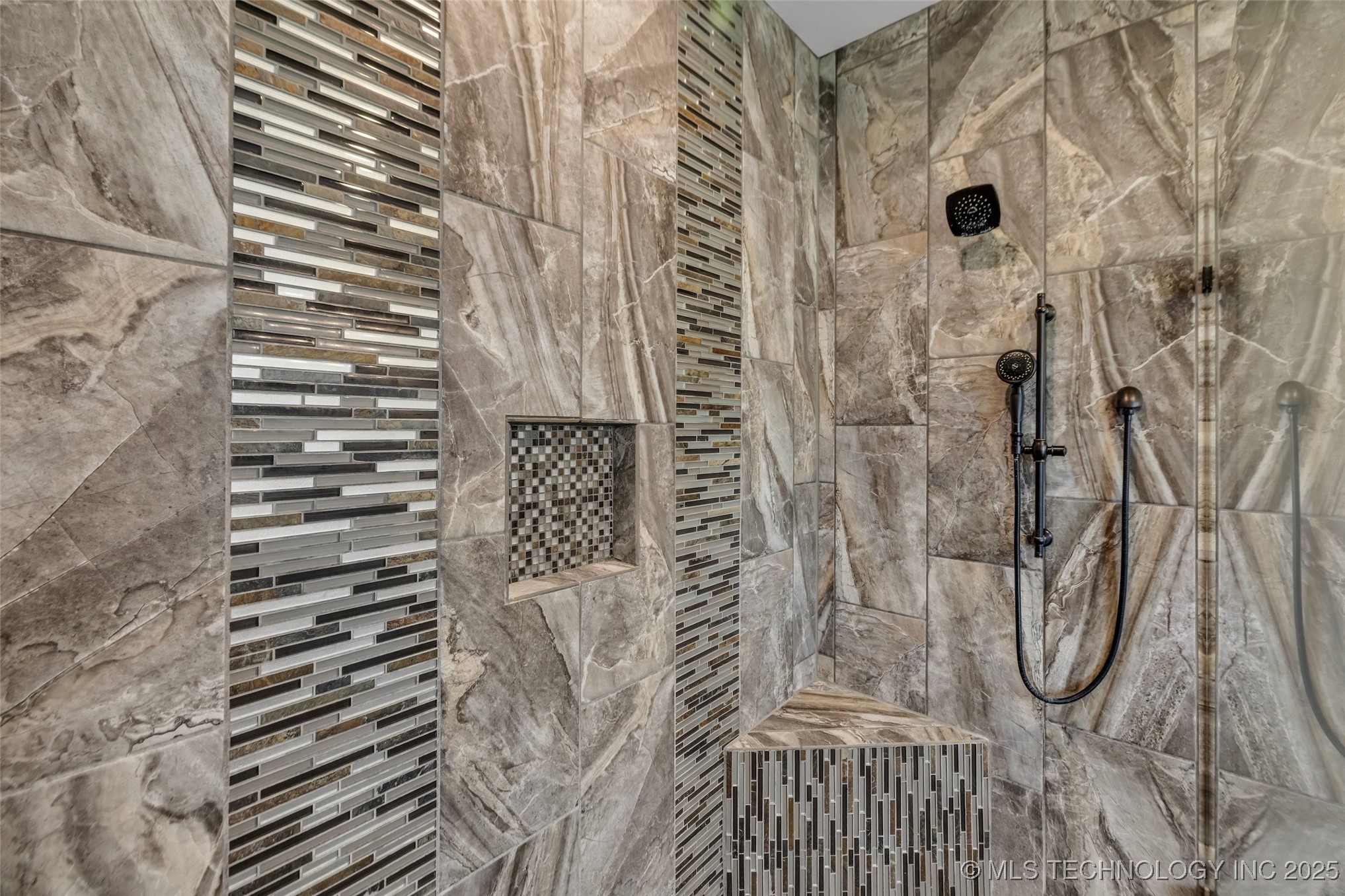 6808 S Chestnut Avenue