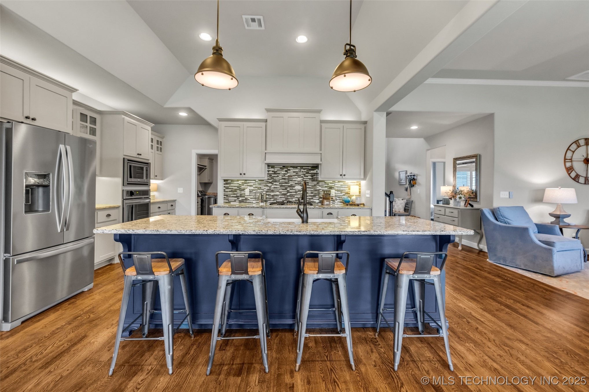 6808 S Chestnut Avenue