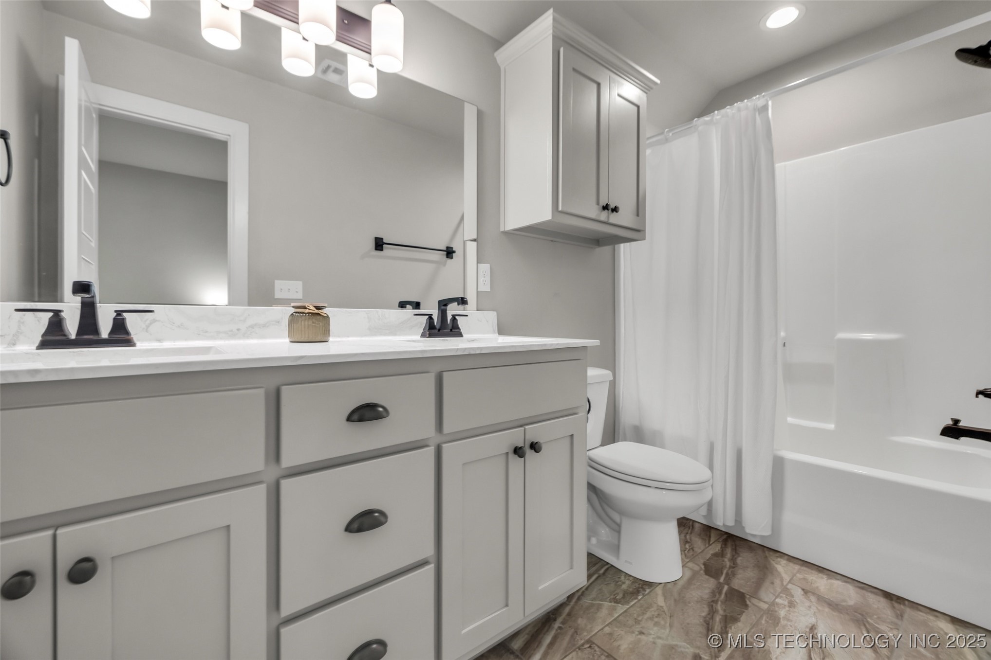 6808 S Chestnut Avenue