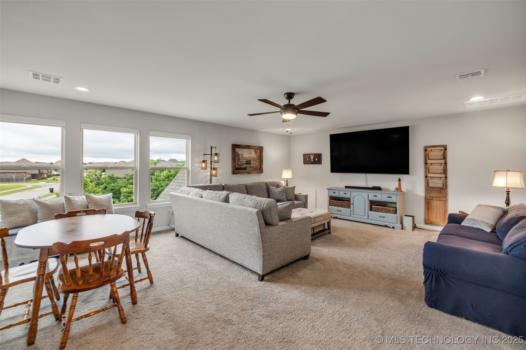 6808 S Chestnut Avenue