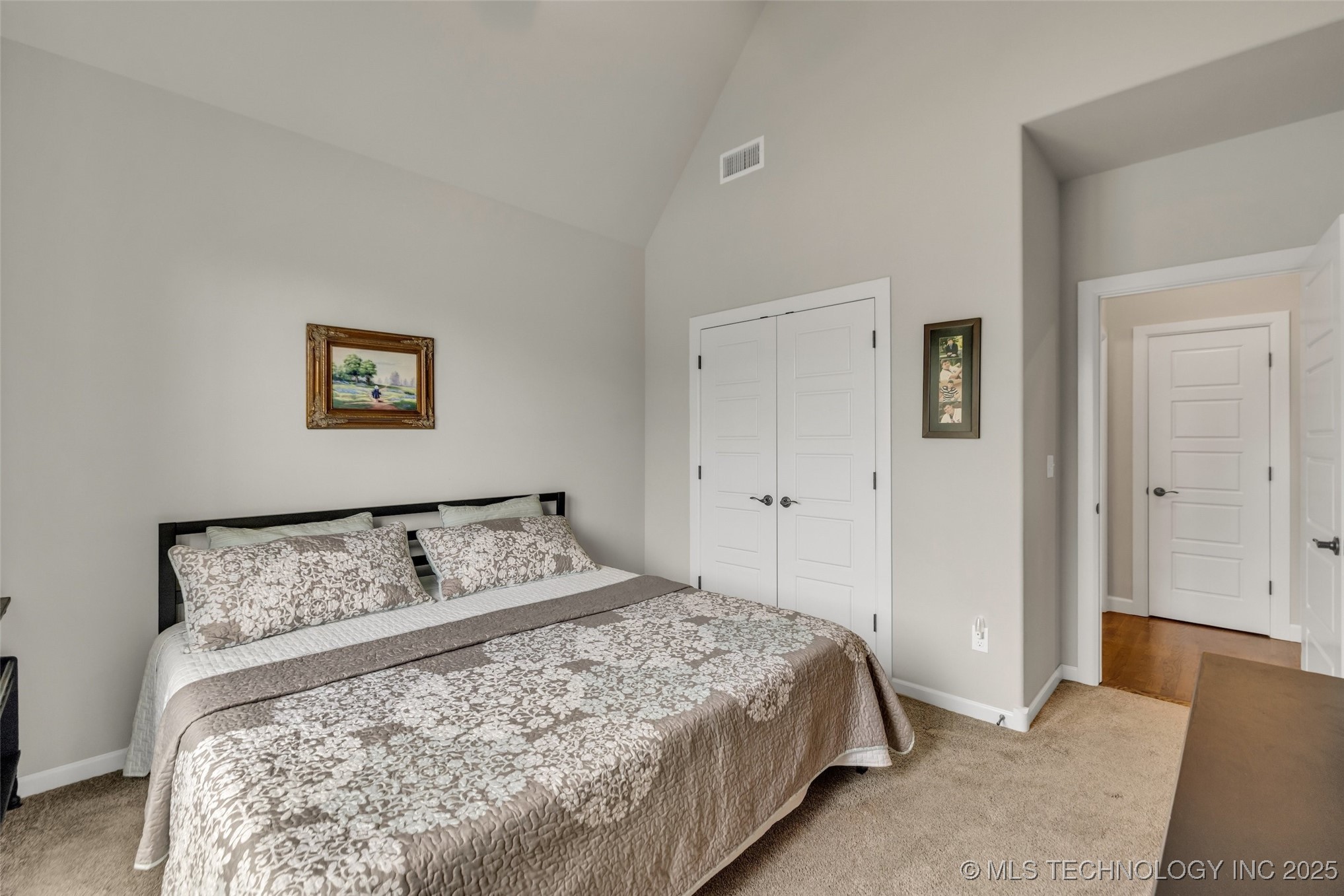 6808 S Chestnut Avenue