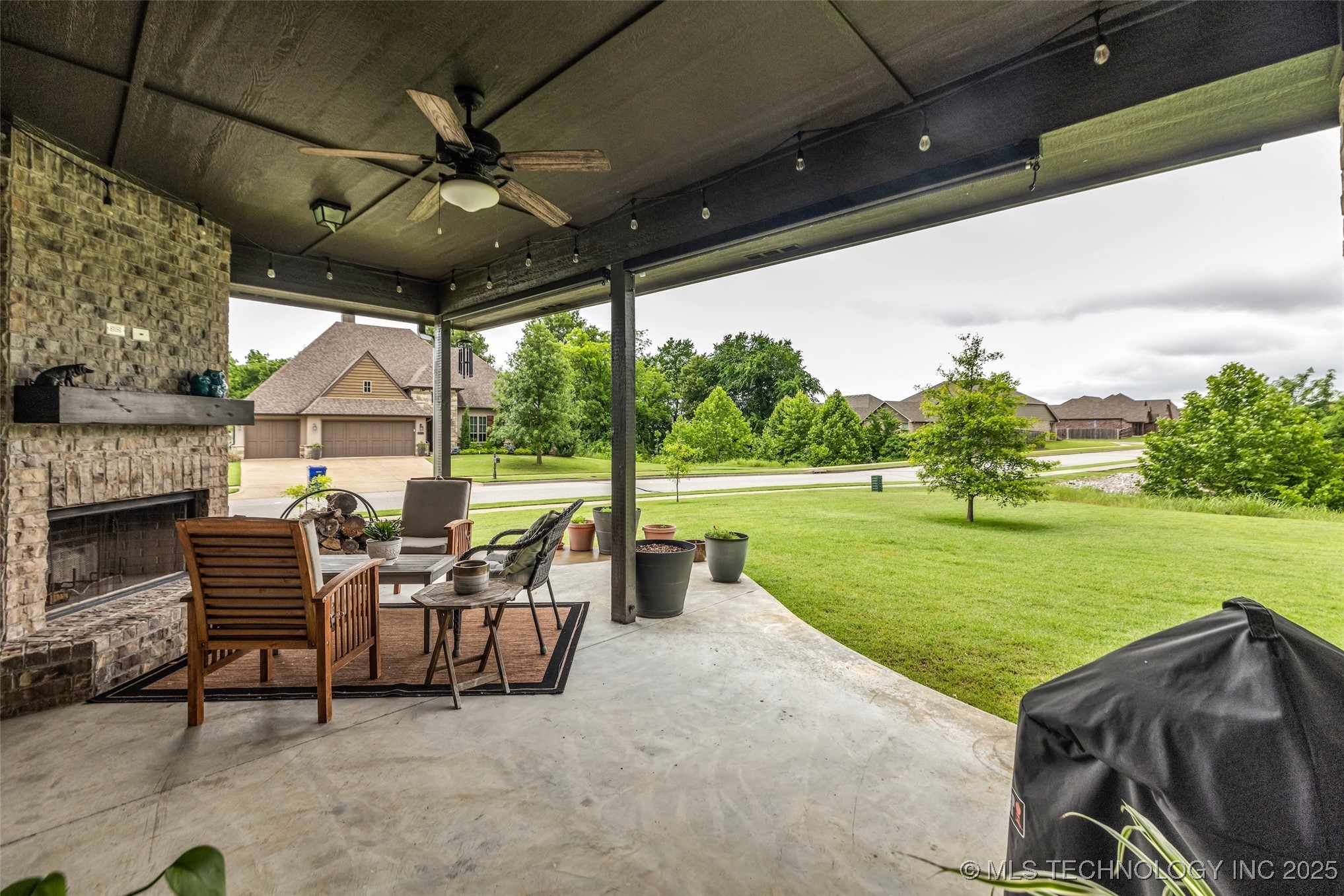 6808 S Chestnut Avenue