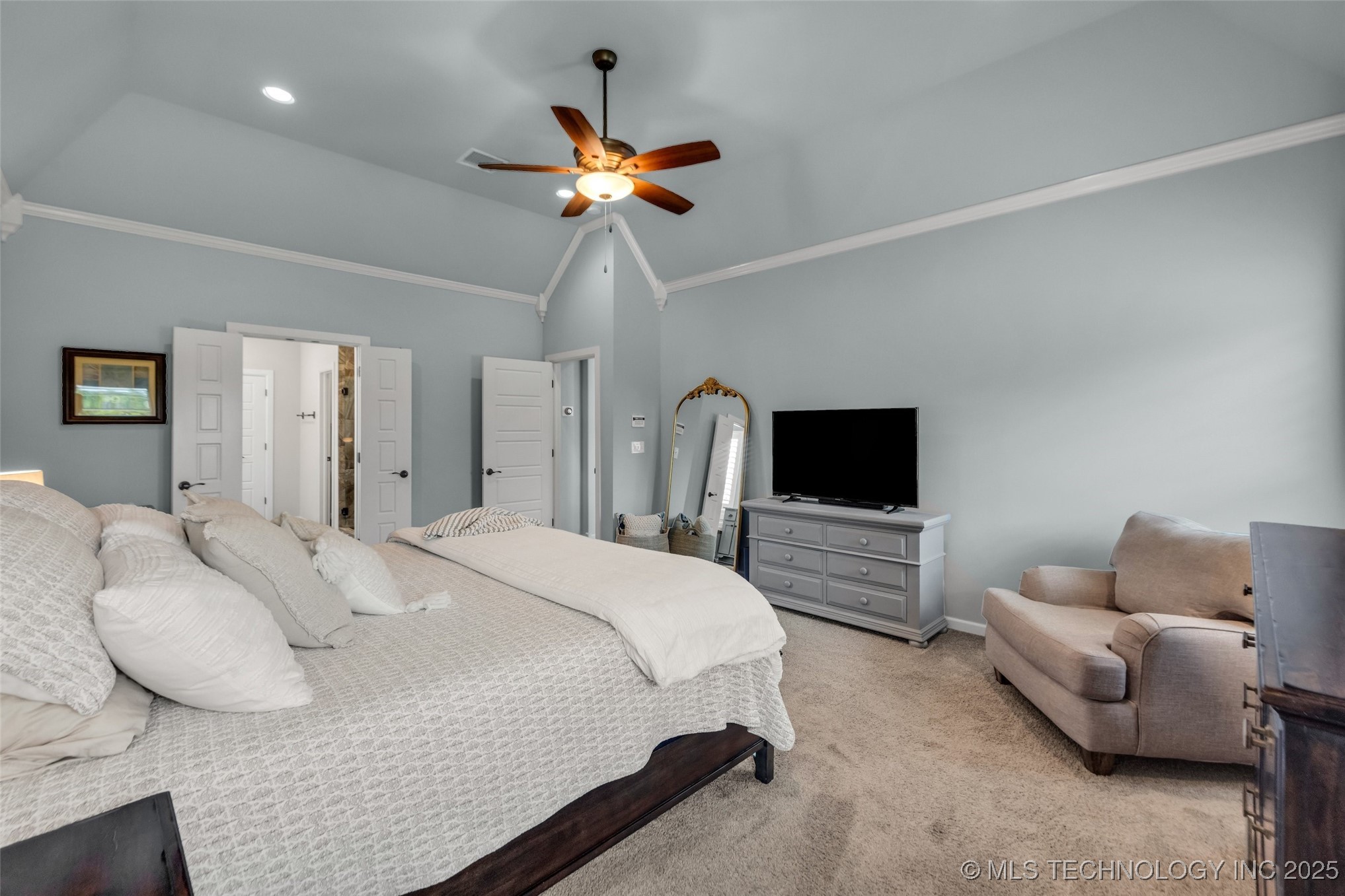 6808 S Chestnut Avenue