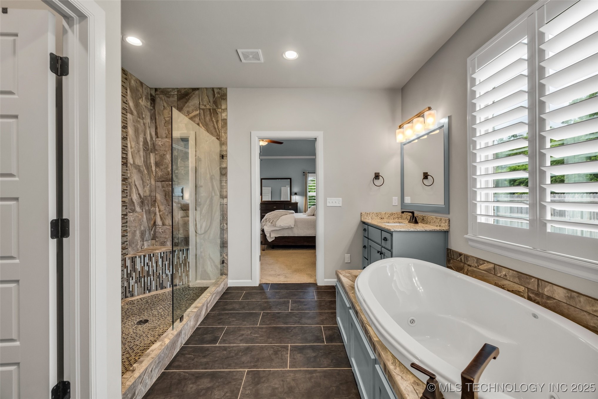 6808 S Chestnut Avenue