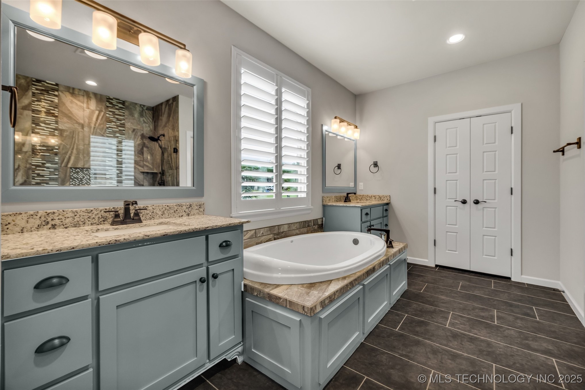 6808 S Chestnut Avenue