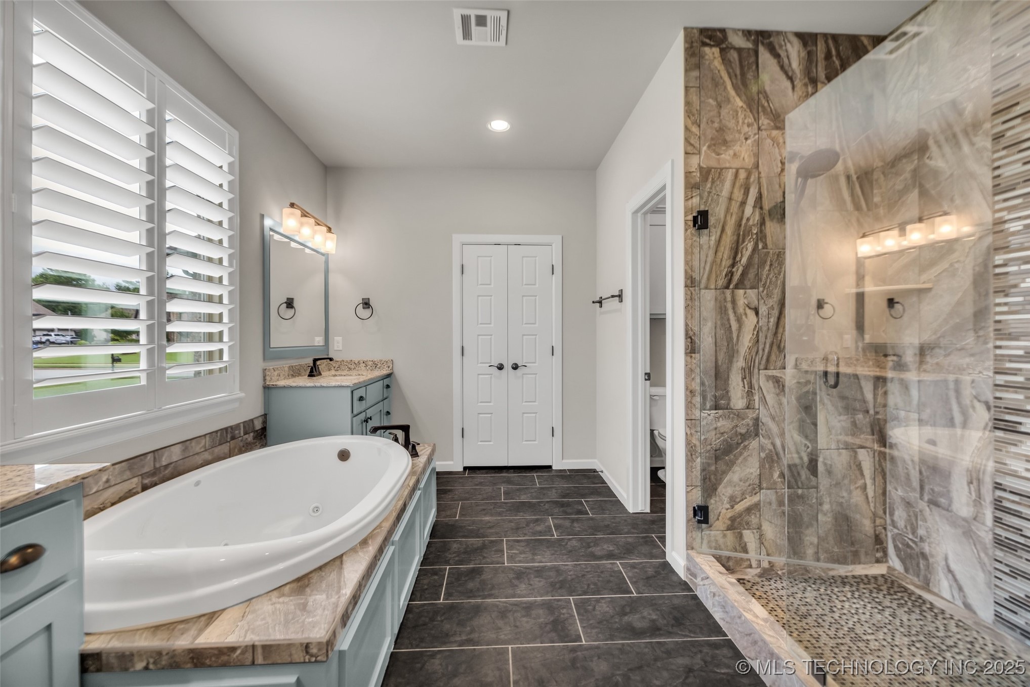 6808 S Chestnut Avenue