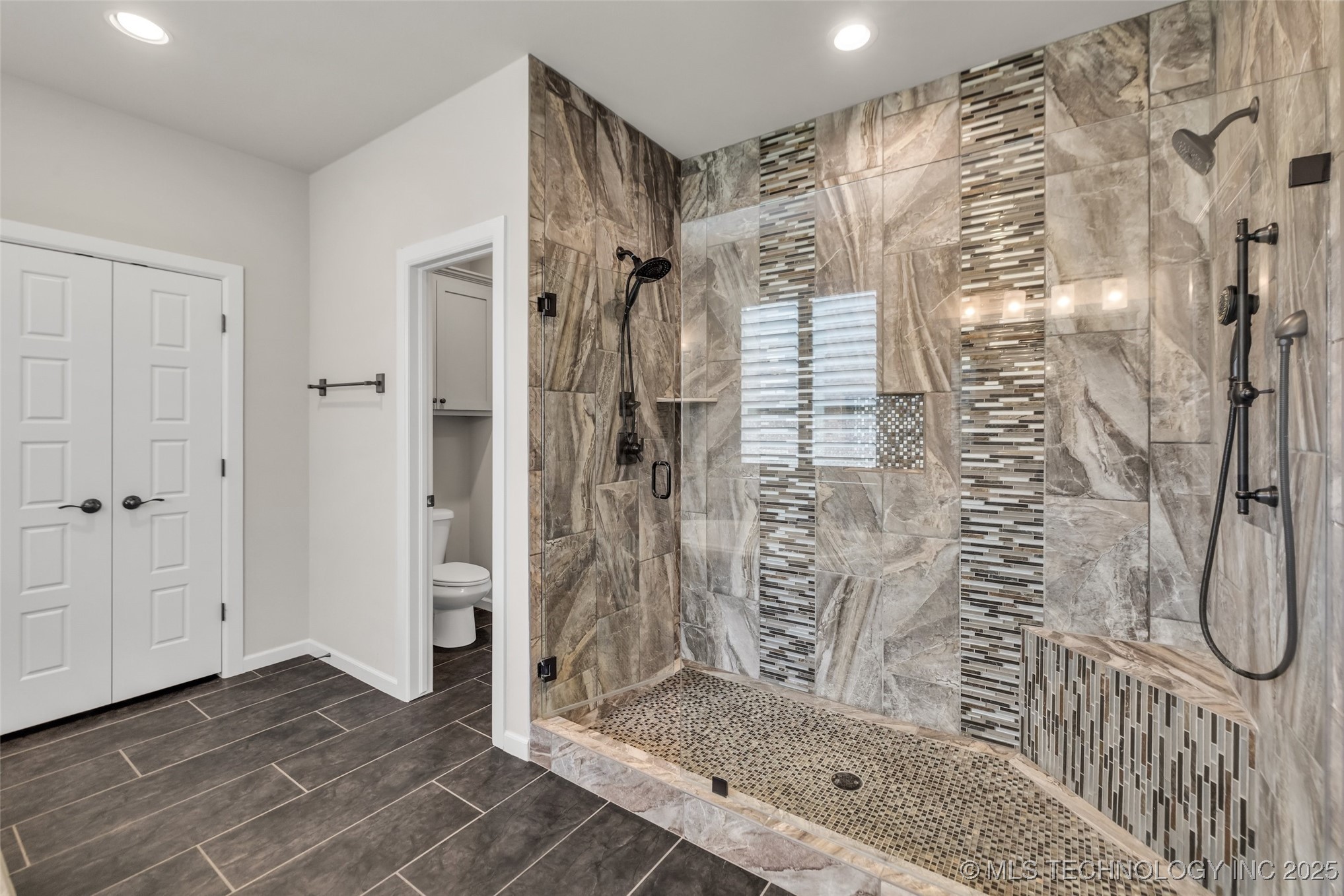 6808 S Chestnut Avenue