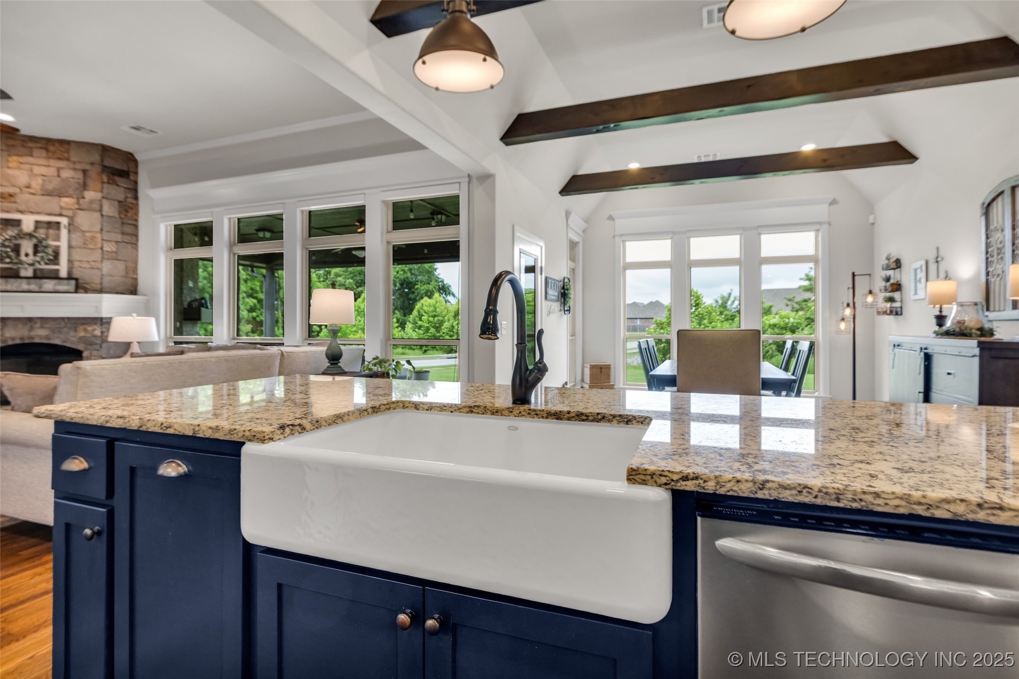 6808 S Chestnut Avenue