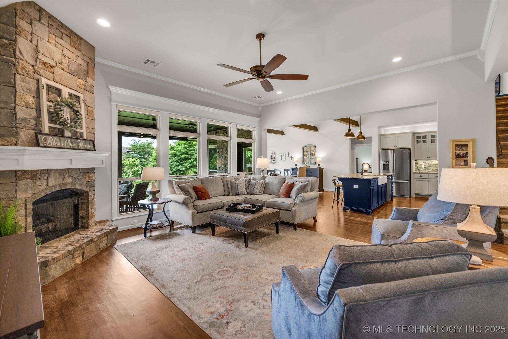 6808 S Chestnut Avenue