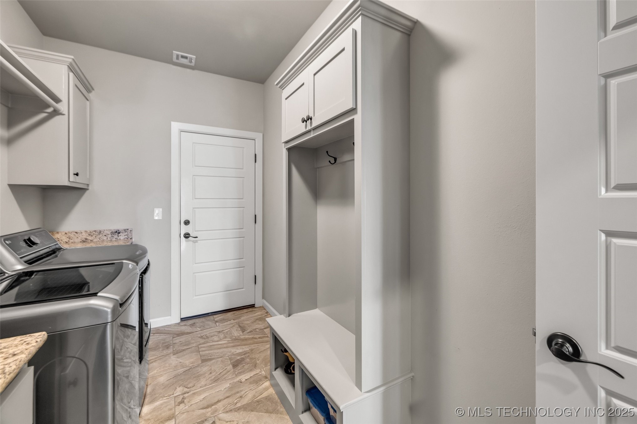 6808 S Chestnut Avenue