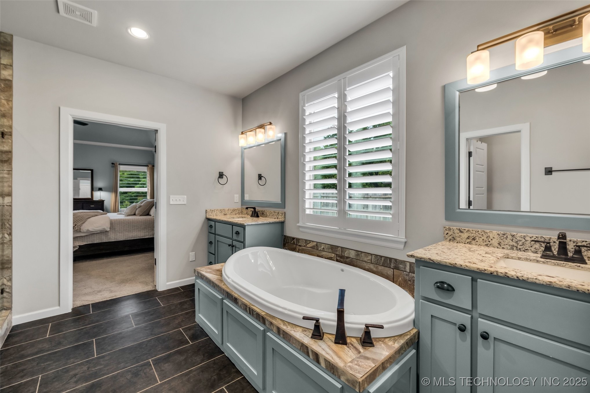 6808 S Chestnut Avenue