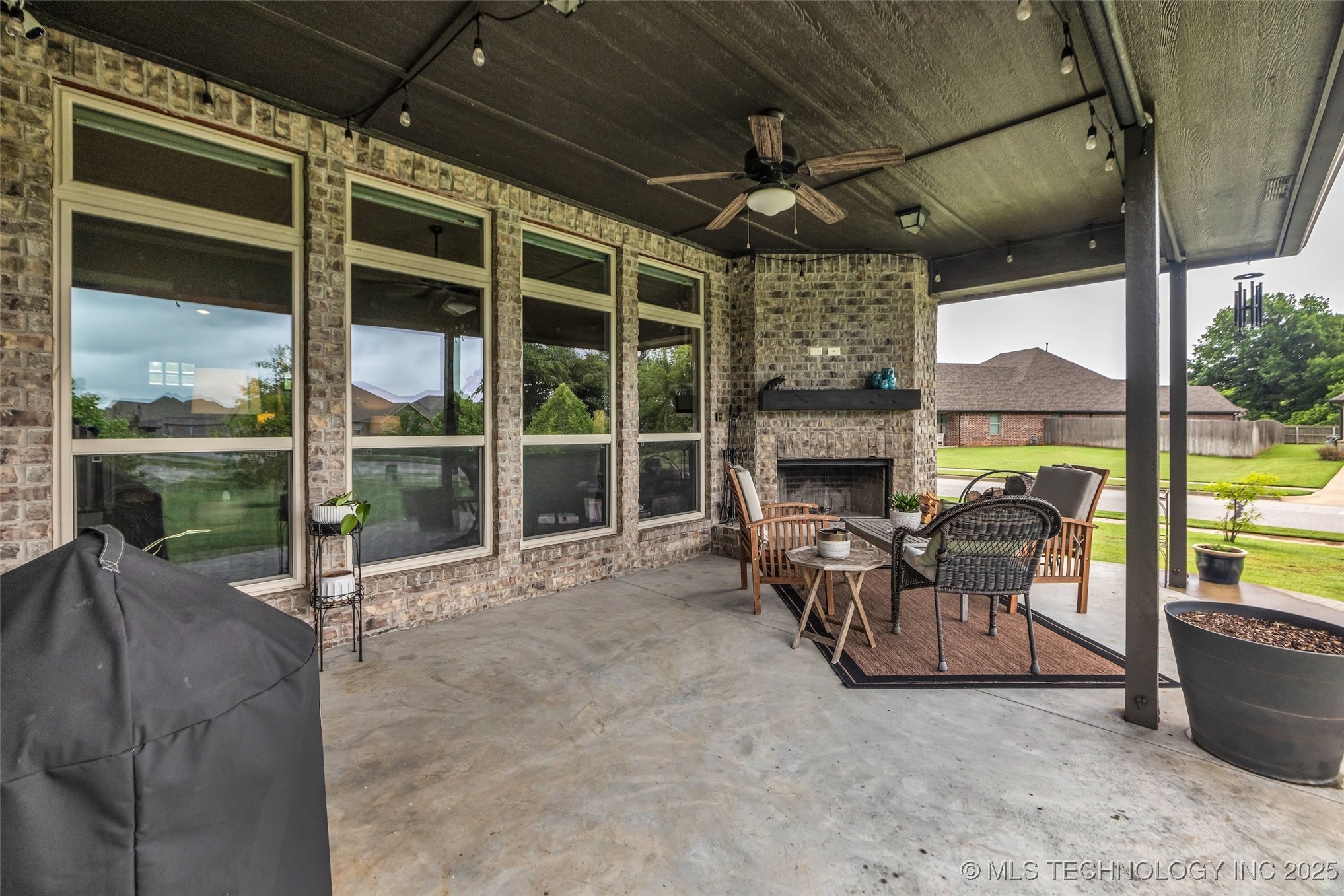 6808 S Chestnut Avenue