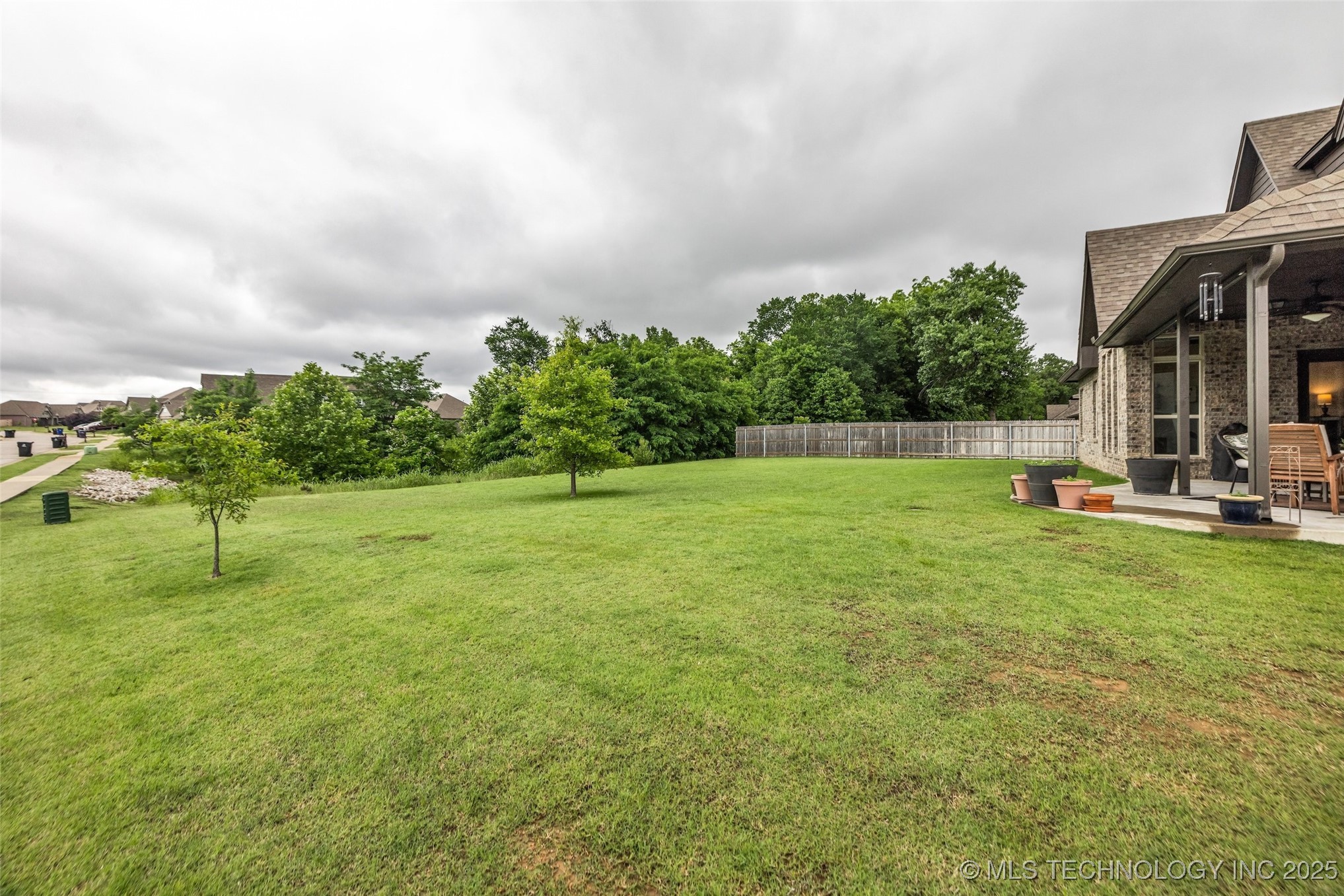 6808 S Chestnut Avenue