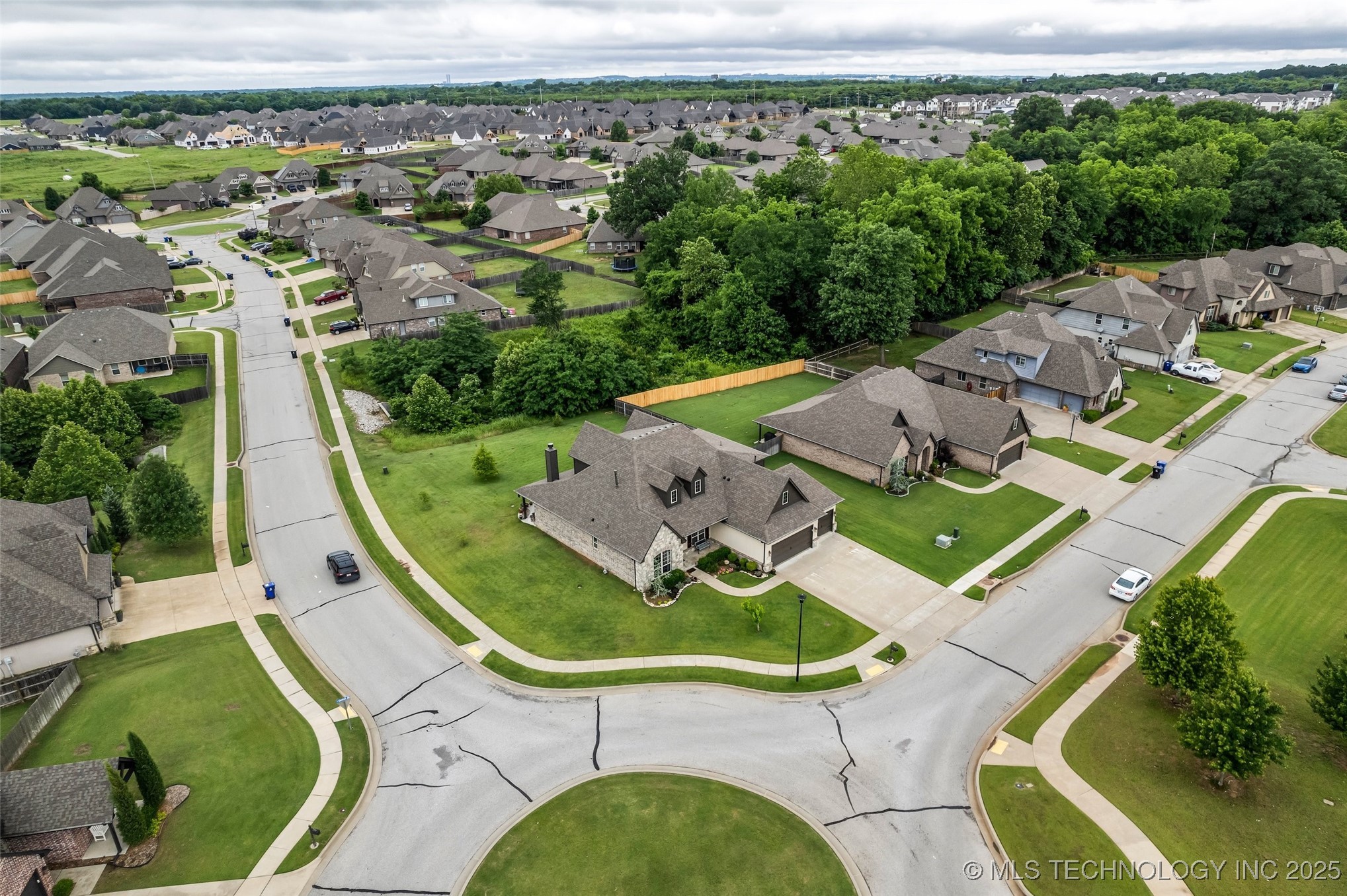 6808 S Chestnut Avenue