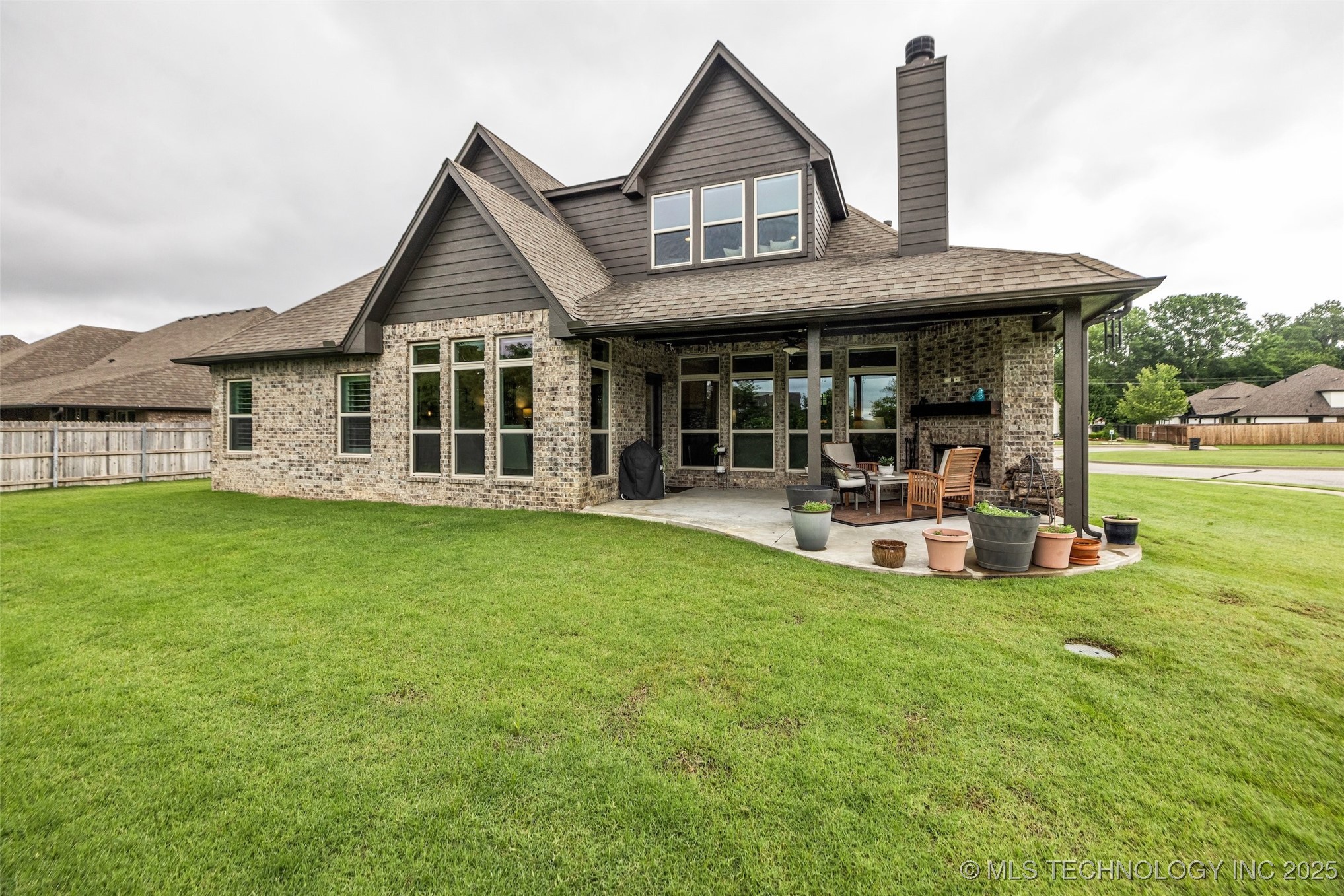 6808 S Chestnut Avenue