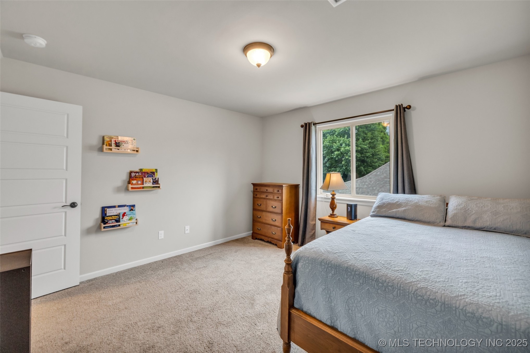 6808 S Chestnut Avenue