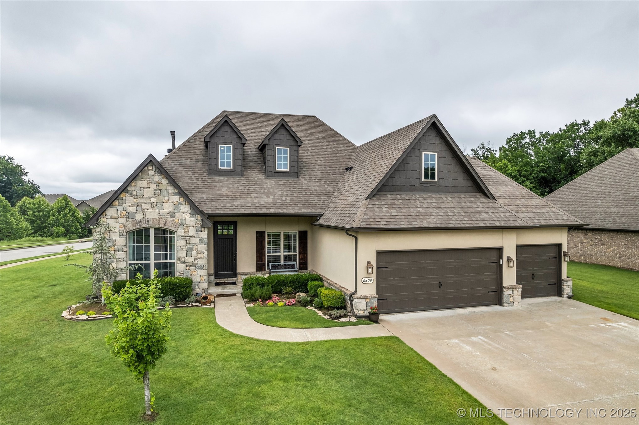 6808 S Chestnut Avenue