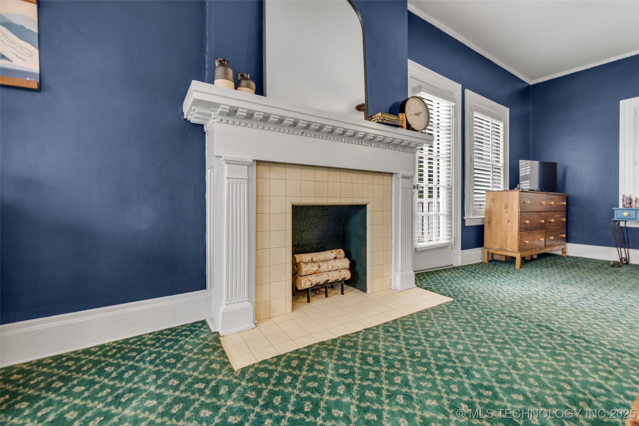 1006 E 17th Place